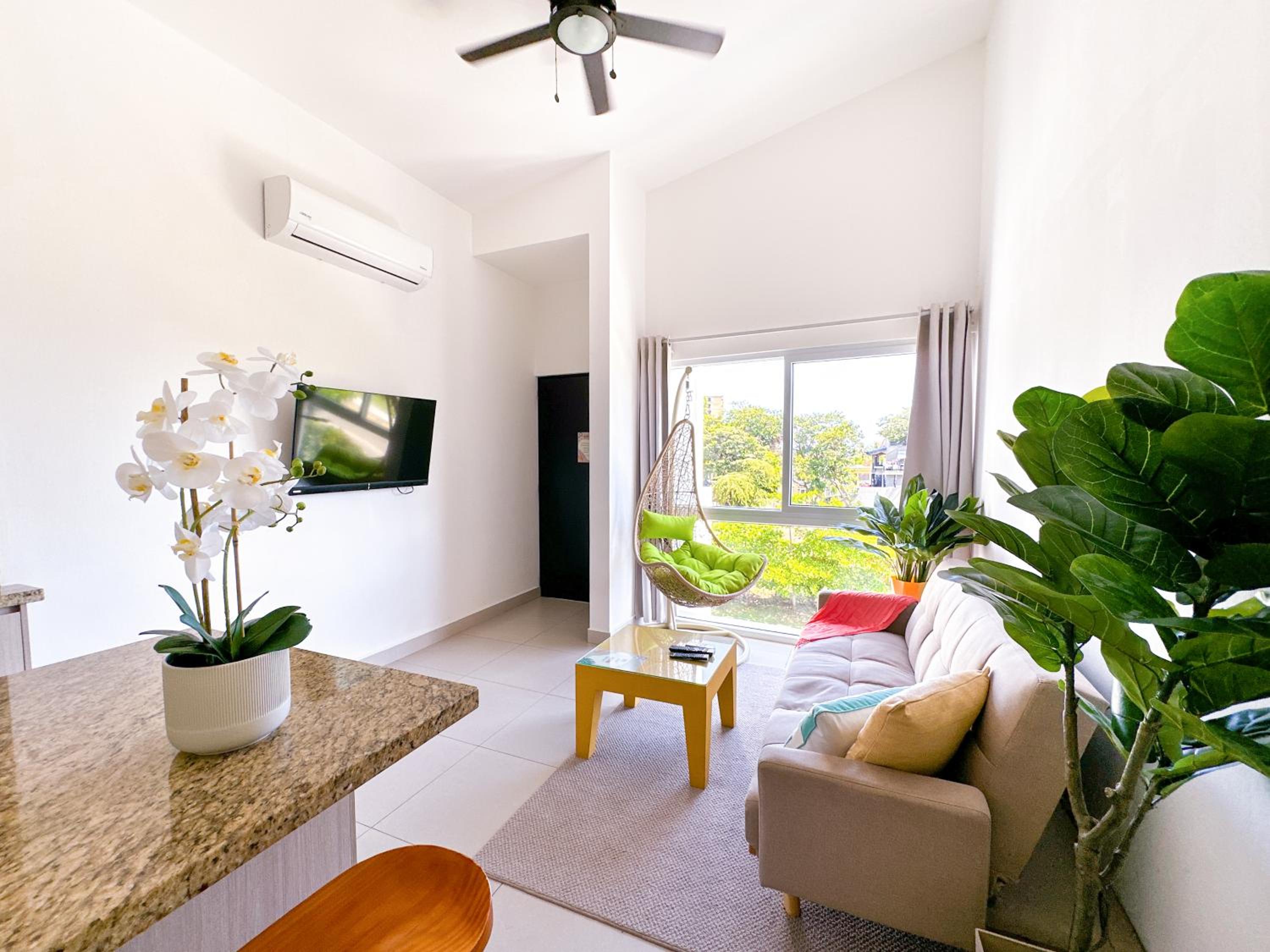 Pura Vida Apartment with nice pool walking distance to the heart of Jaco