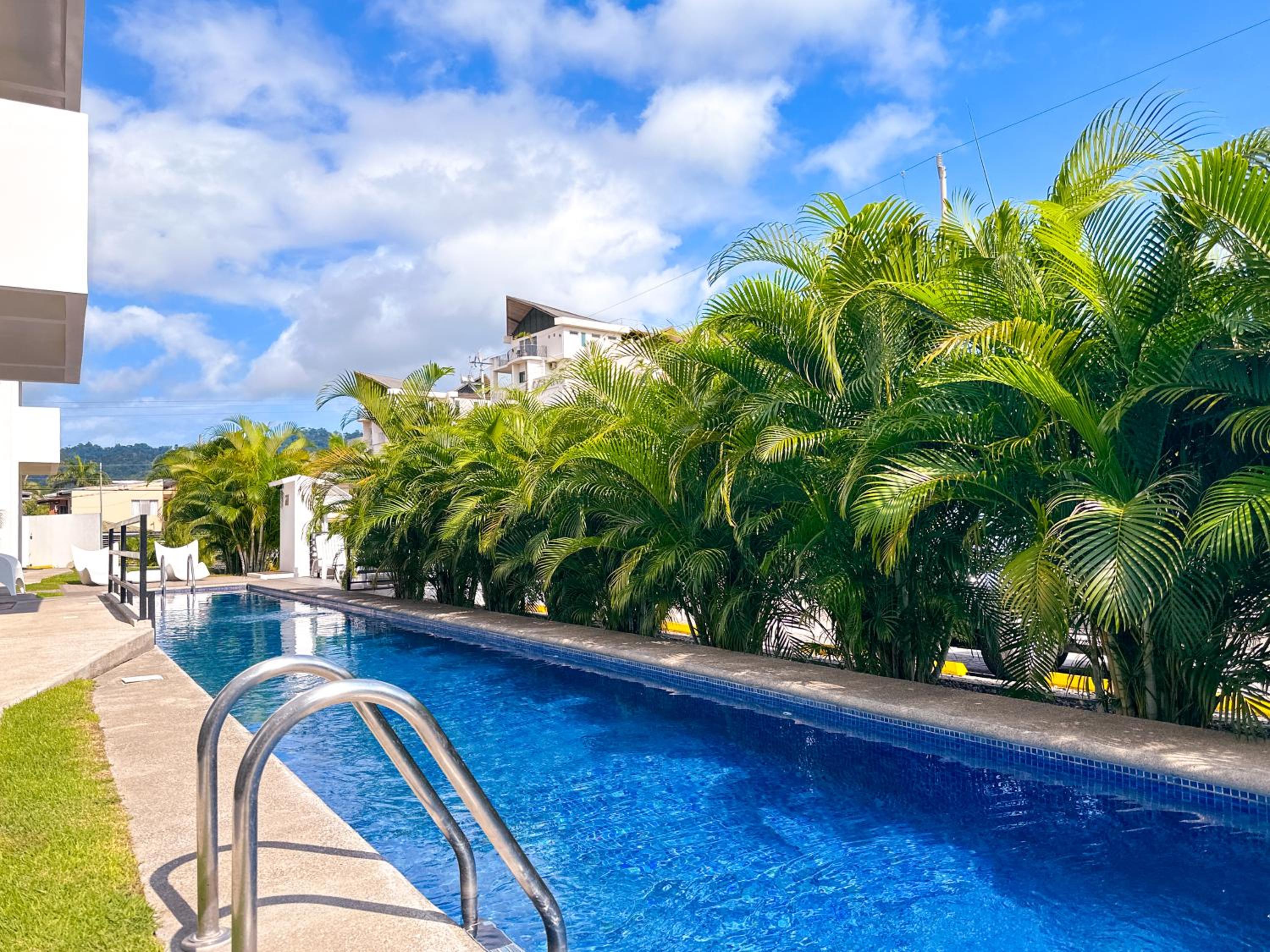 Pura Vida Apartment with nice pool walking distance to the heart of Jaco