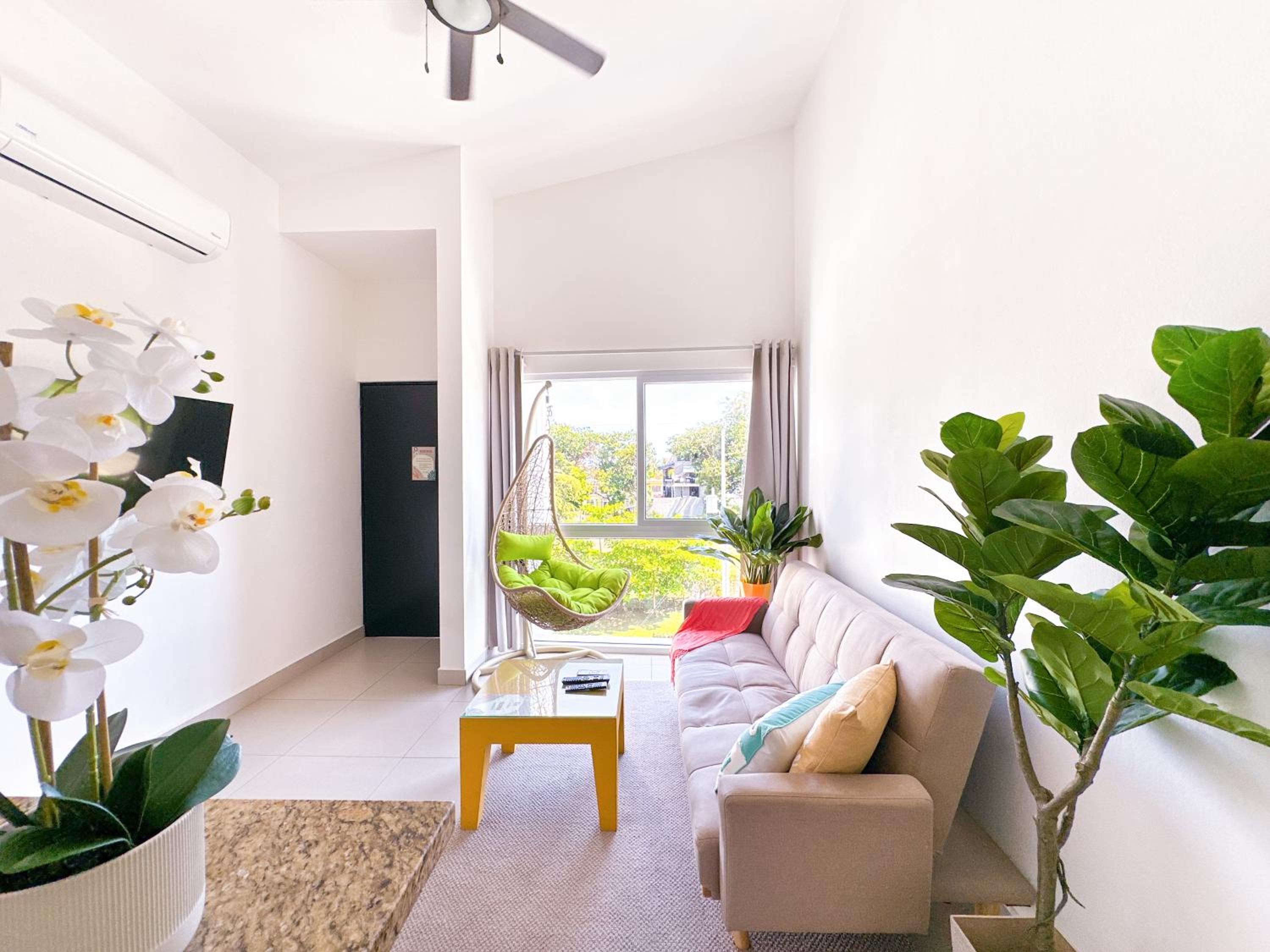 Pura Vida Apartment with nice pool walking distance to the heart of Jaco