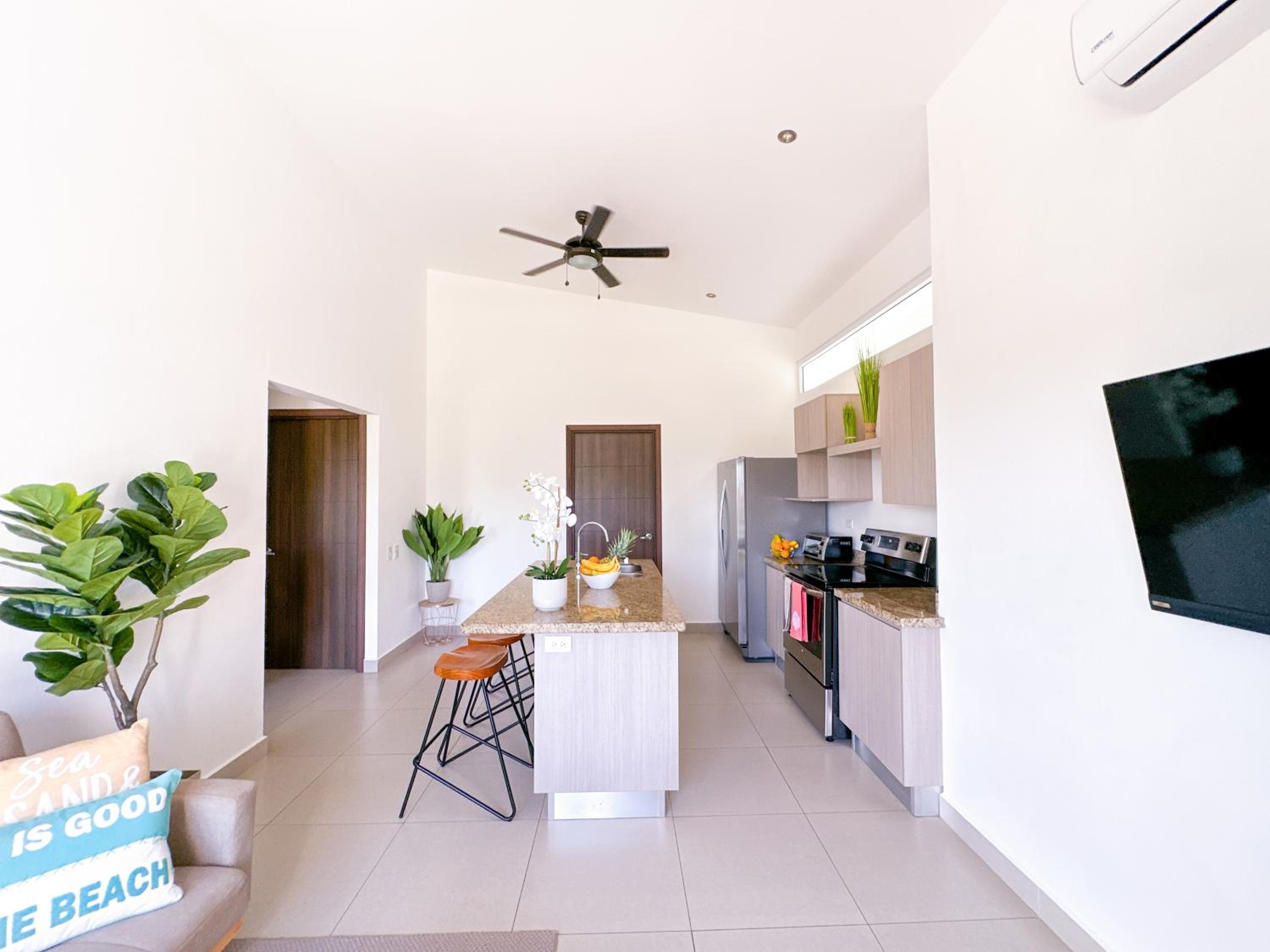 Pura Vida Apartment with nice pool walking distance to the heart of Jaco