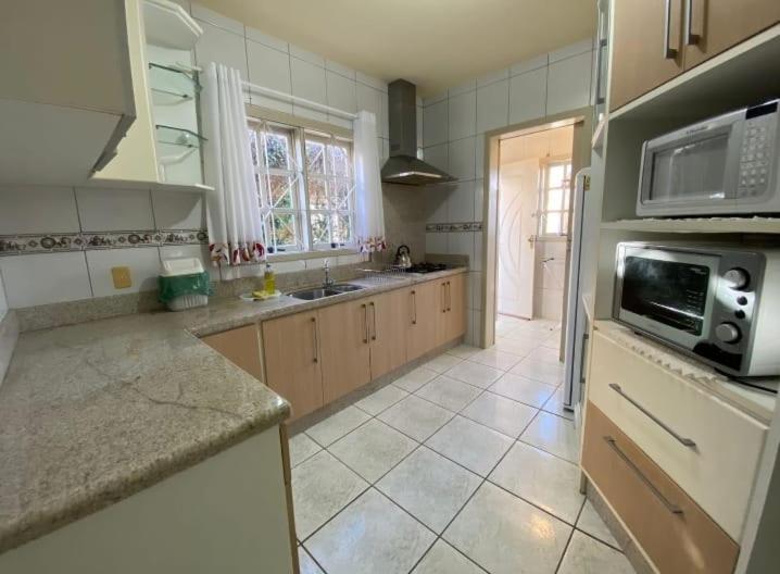 Casa 5 quartos nos ingleses 400 metros do mar