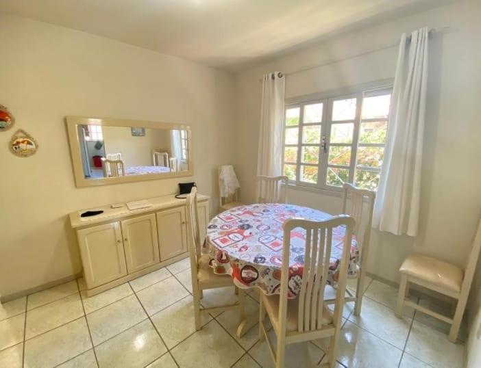 Casa 5 quartos nos ingleses 400 metros do mar