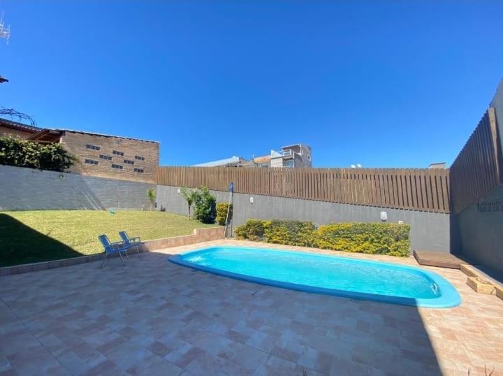 Casa 5 quartos nos ingleses 400 metros do mar
