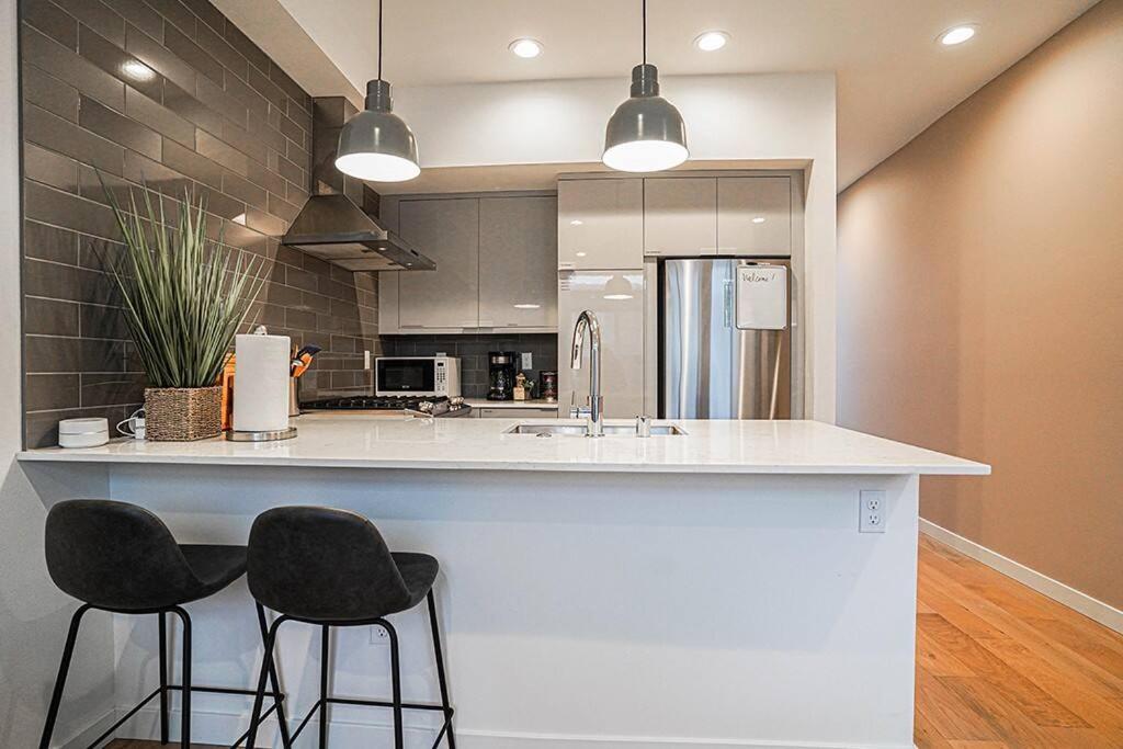 Modern Home, Rooftop view, 3 block Beacon station view 3