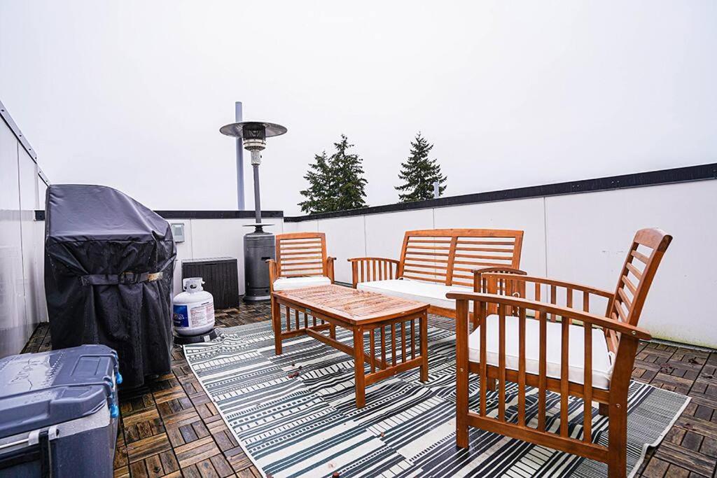 Modern Home, Rooftop view, 3 block Beacon station view 5