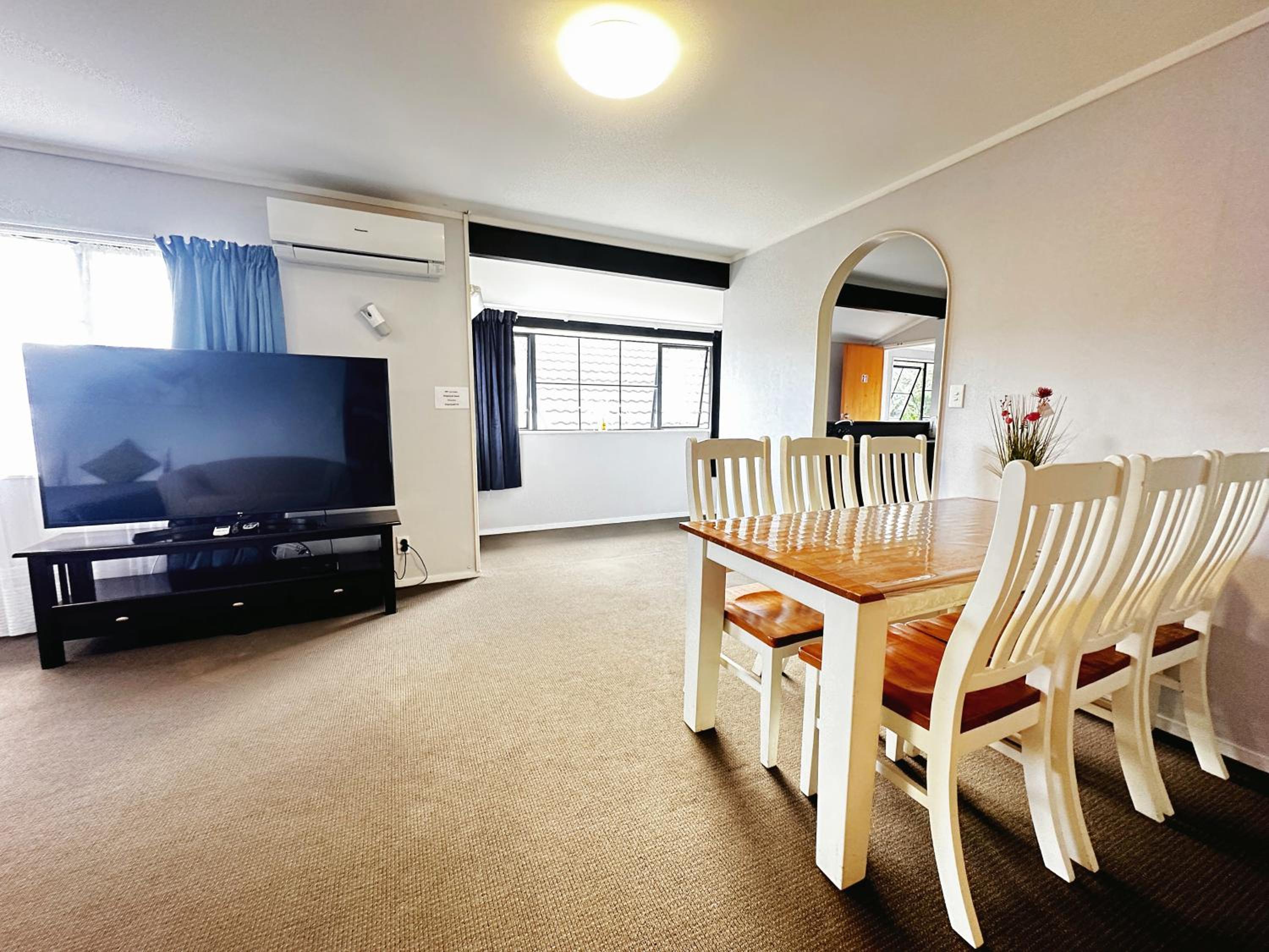 Kingswood Manor Motel