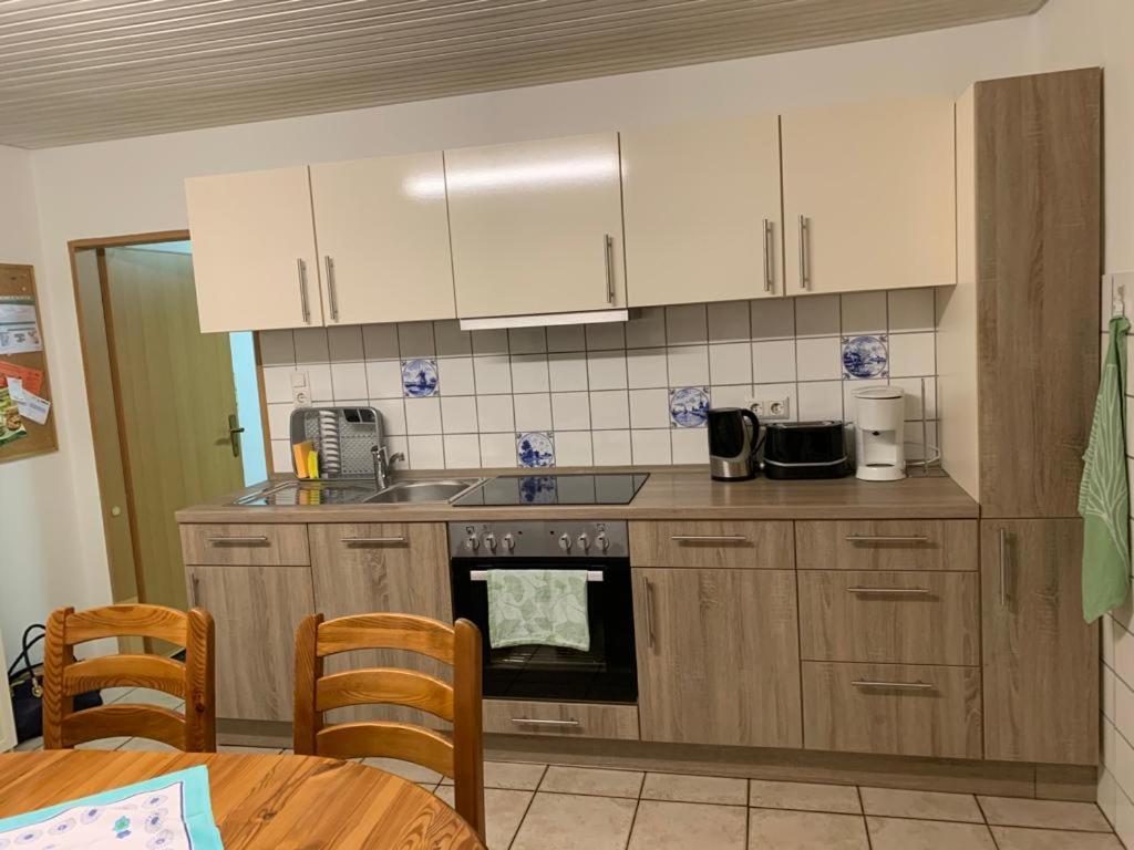 kleines Ostfriesenhaus mitten im Grünen, Mindestaufenthalt 3 Tage, bitte vorher anfragen, Endreinigung 60 vor Ort an Hausverwalter, Tier Pro Tag 5