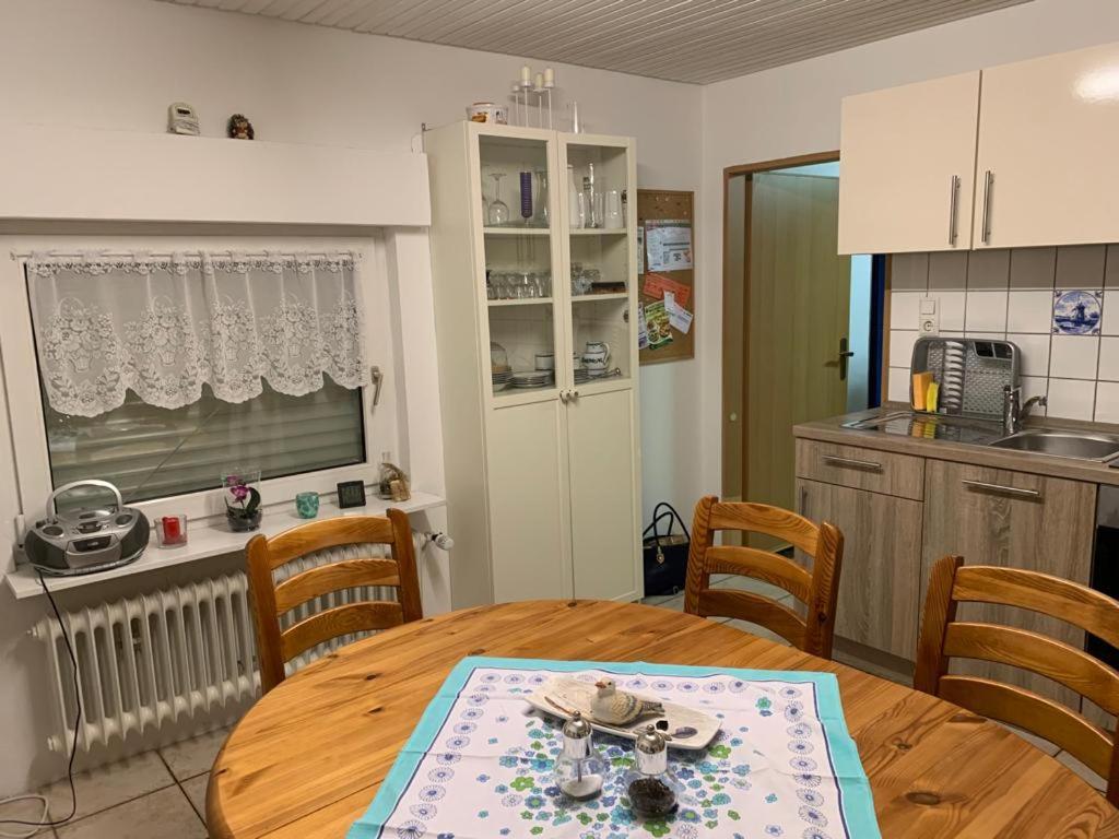 kleines Ostfriesenhaus mitten im Grünen, Mindestaufenthalt 3 Tage, bitte vorher anfragen, Endreinigung 60 vor Ort an Hausverwalter, Tier Pro Tag 5