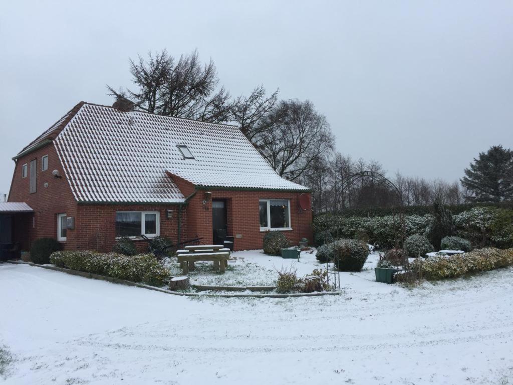 kleines Ostfriesenhaus mitten im Grünen, Mindestaufenthalt 3 Tage, bitte vorher anfragen, Endreinigung 60 vor Ort an Hausverwalter, Tier Pro Tag 5
