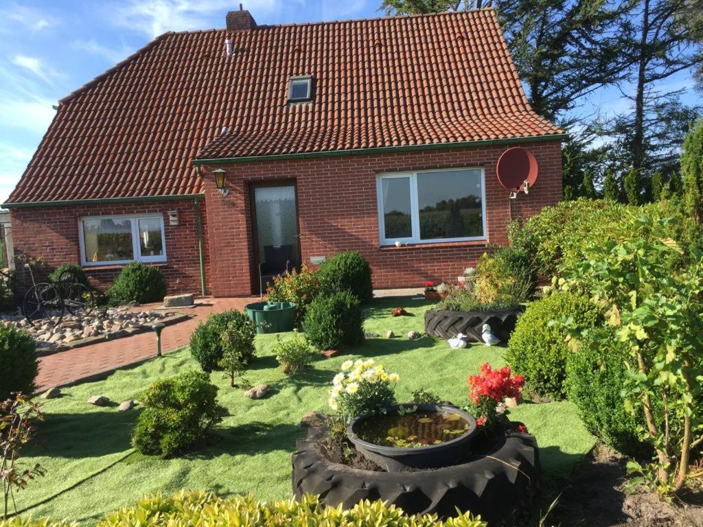 kleines Ostfriesenhaus mitten im Grünen, Mindestaufenthalt 3 Tage, bitte vorher anfragen, Endreinigung 60 vor Ort an Hausverwalter, Tier Pro Tag 5