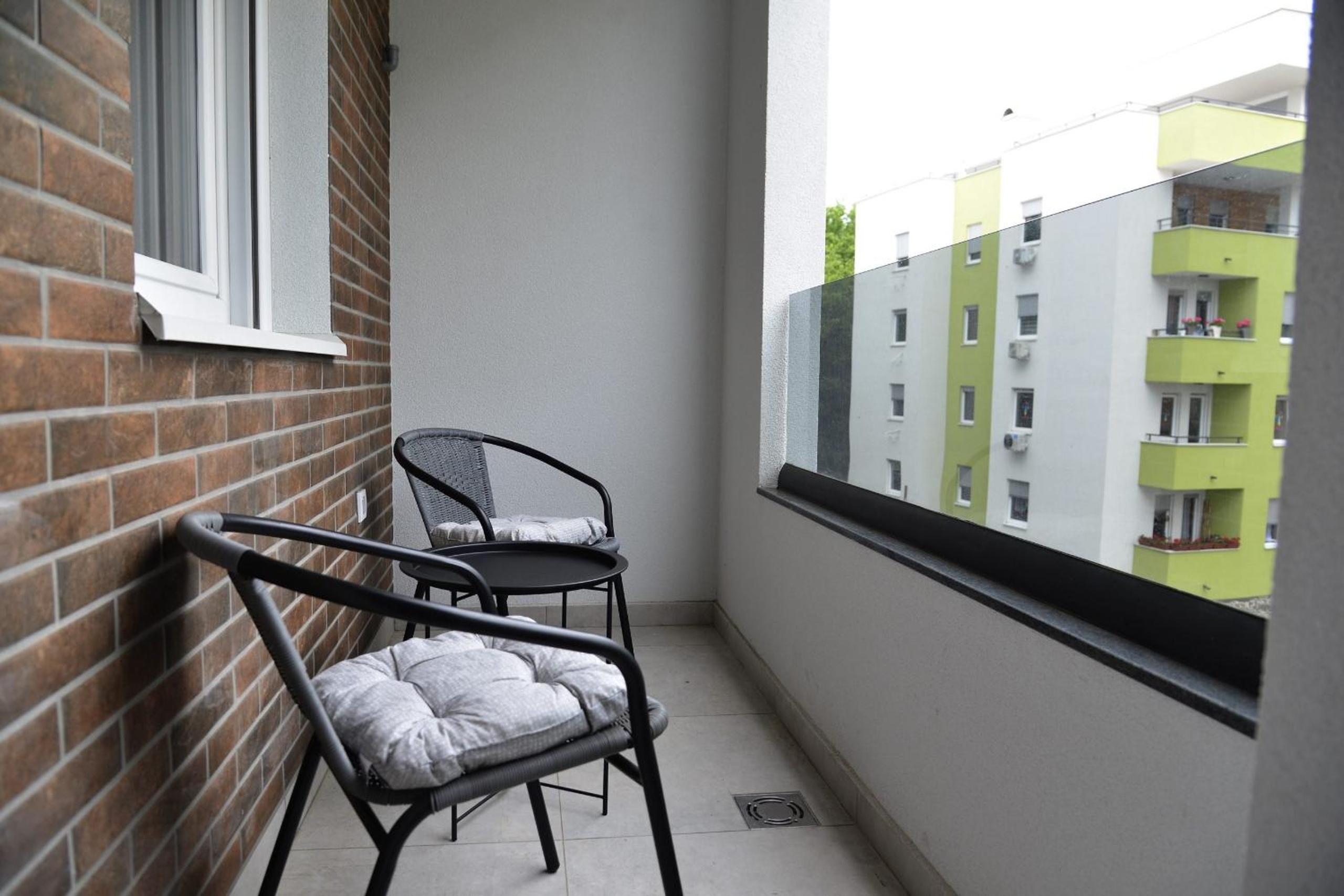 Premium 7 view 3