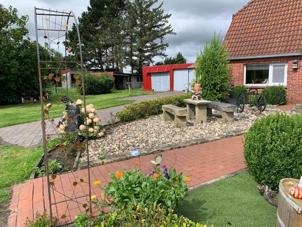 kleines Ostfriesenhaus mitten im Grünen, Mindestaufenthalt 3 Tage, bitte vorher anfragen, Endreinigung 60 vor Ort an Hausverwalter, Tier Pro Tag 5
