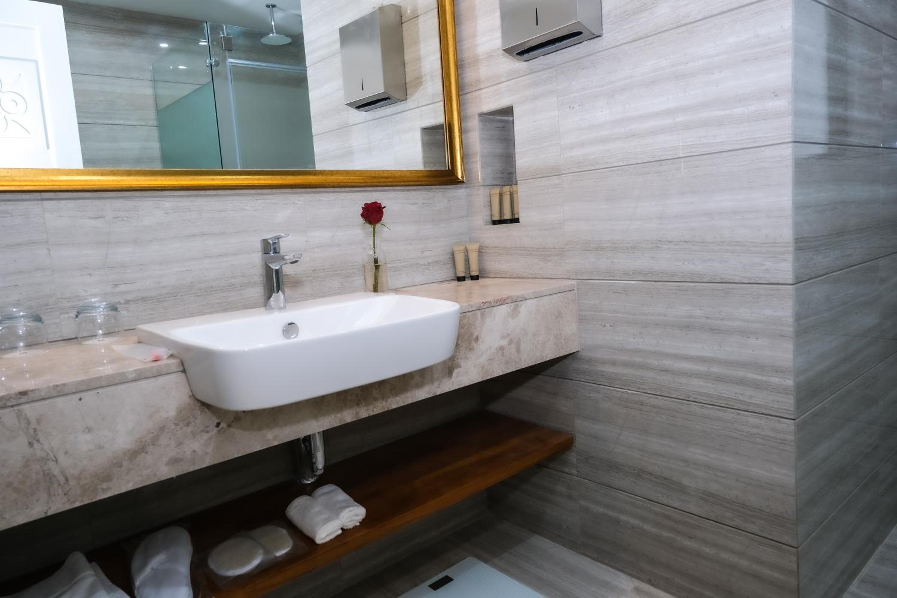 Zenat AL- Hayat Basra Hotel view 4
