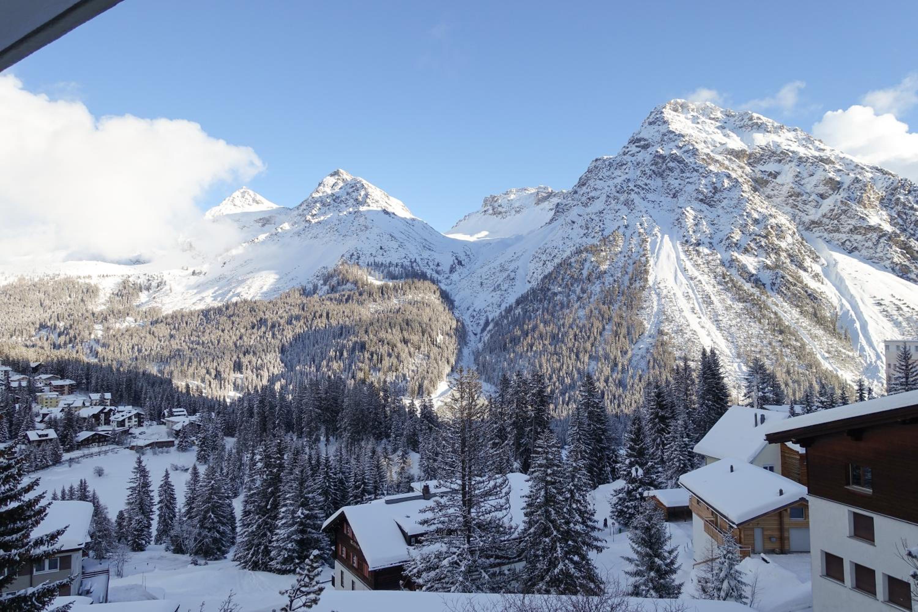Viktoria B33 by Arosa Vacations, Exklusive App mit Bergblick im Zentrum