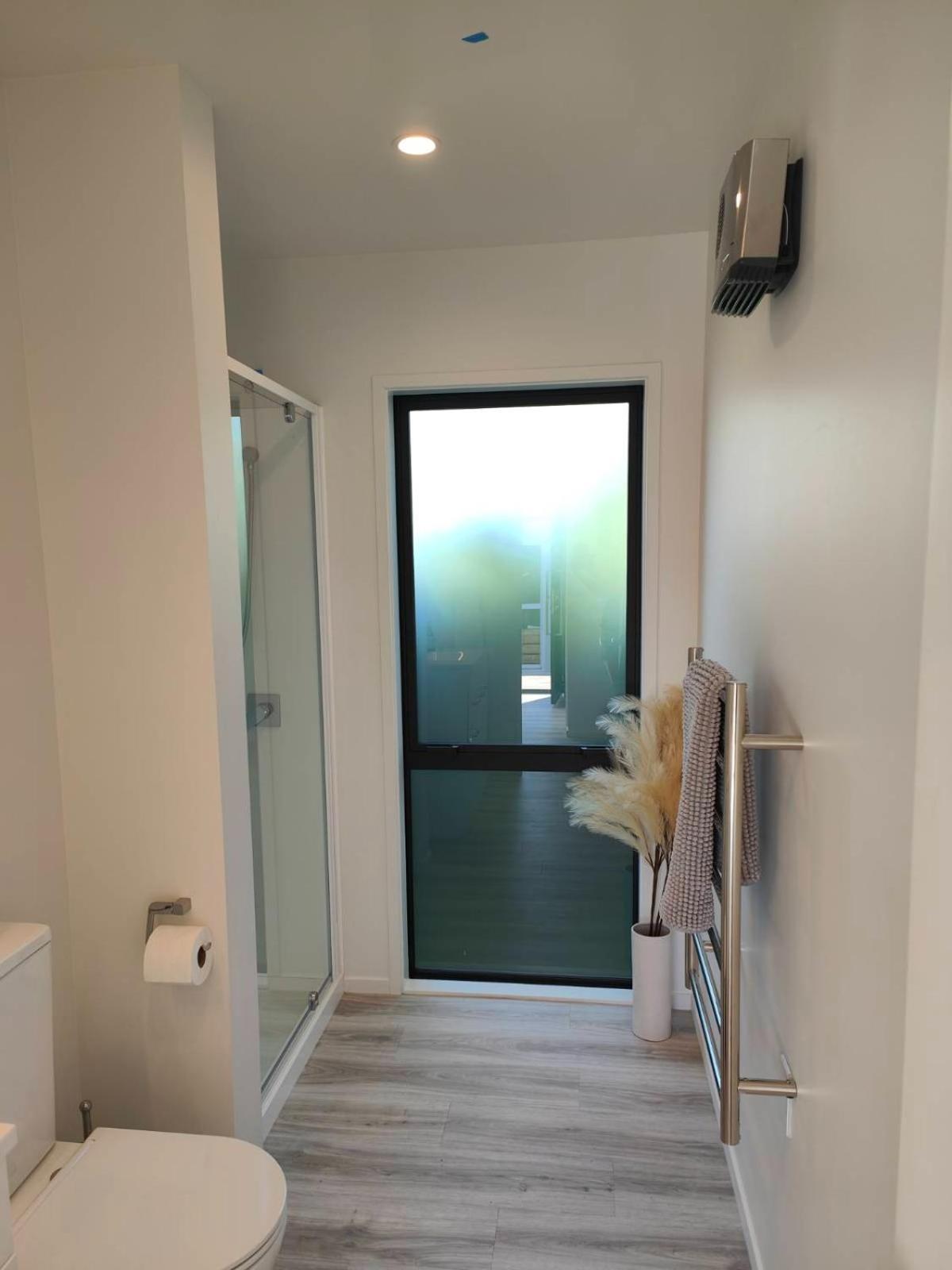 Beautiful Home with Parking 5 Mins to One NZ Stadium view 4