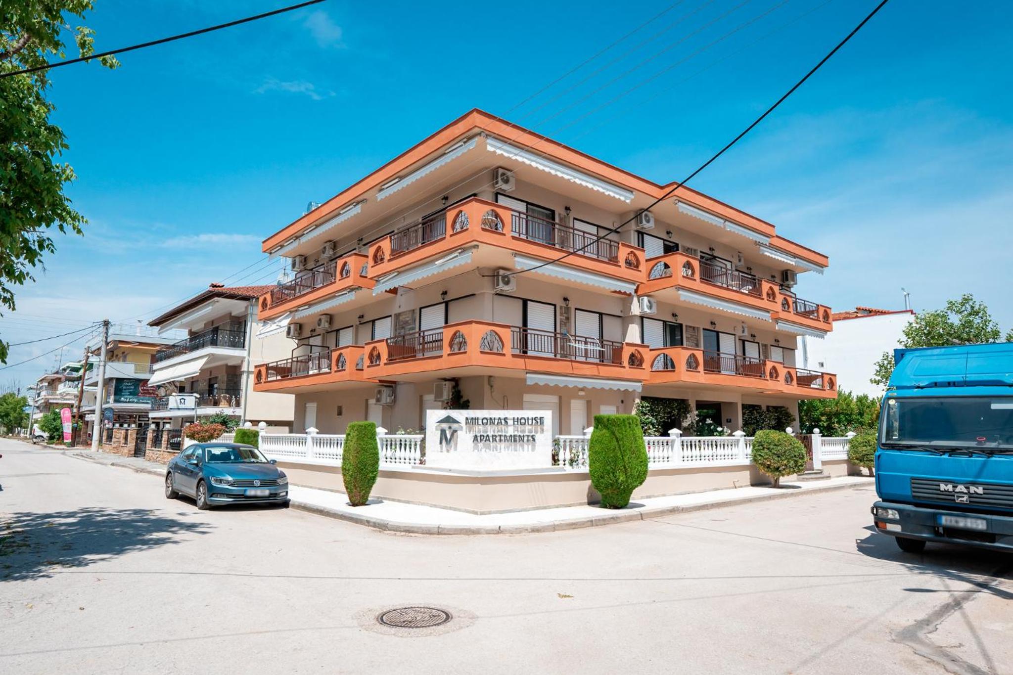 Milonas House Apartments