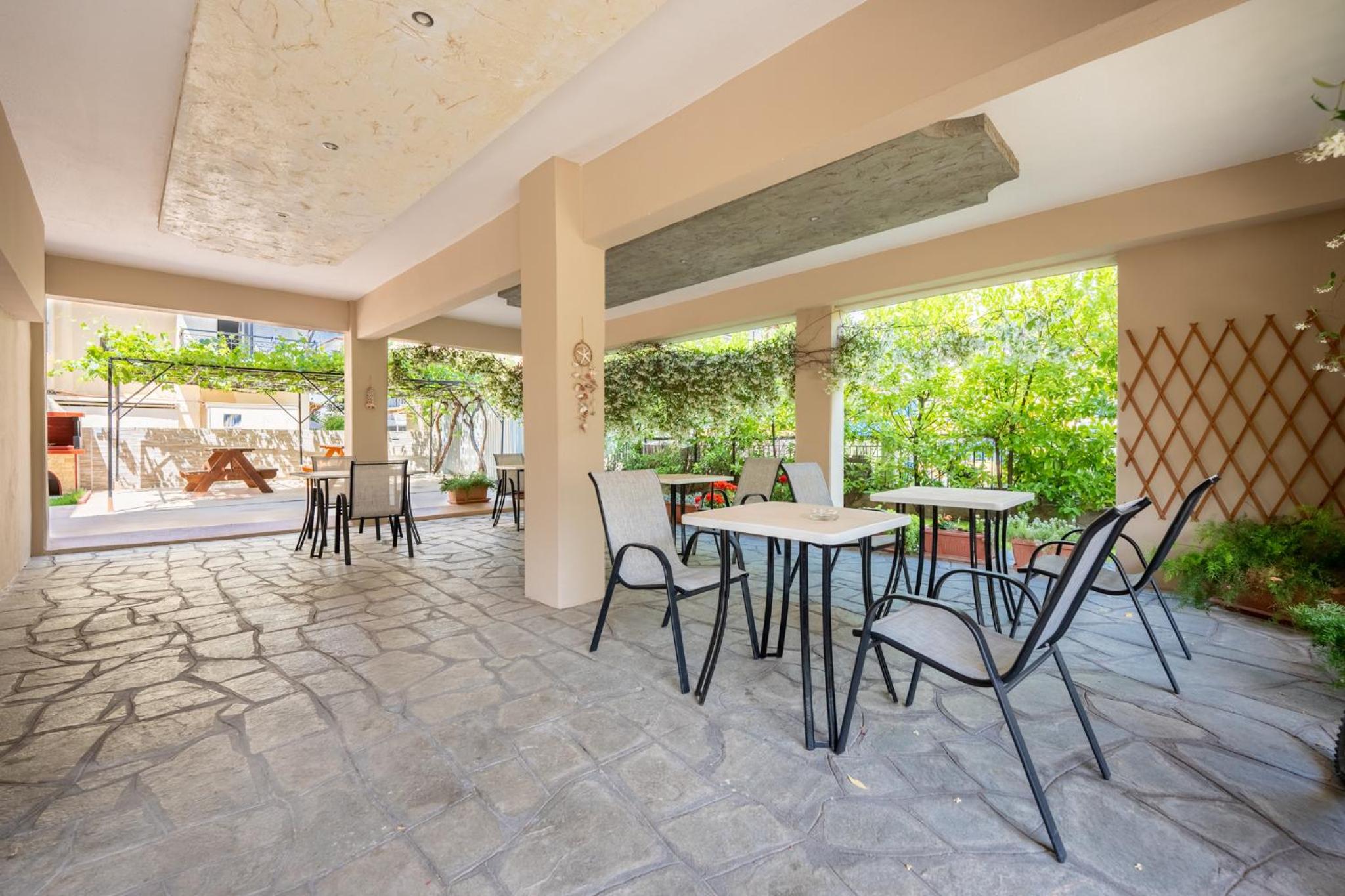 Milonas House Apartments