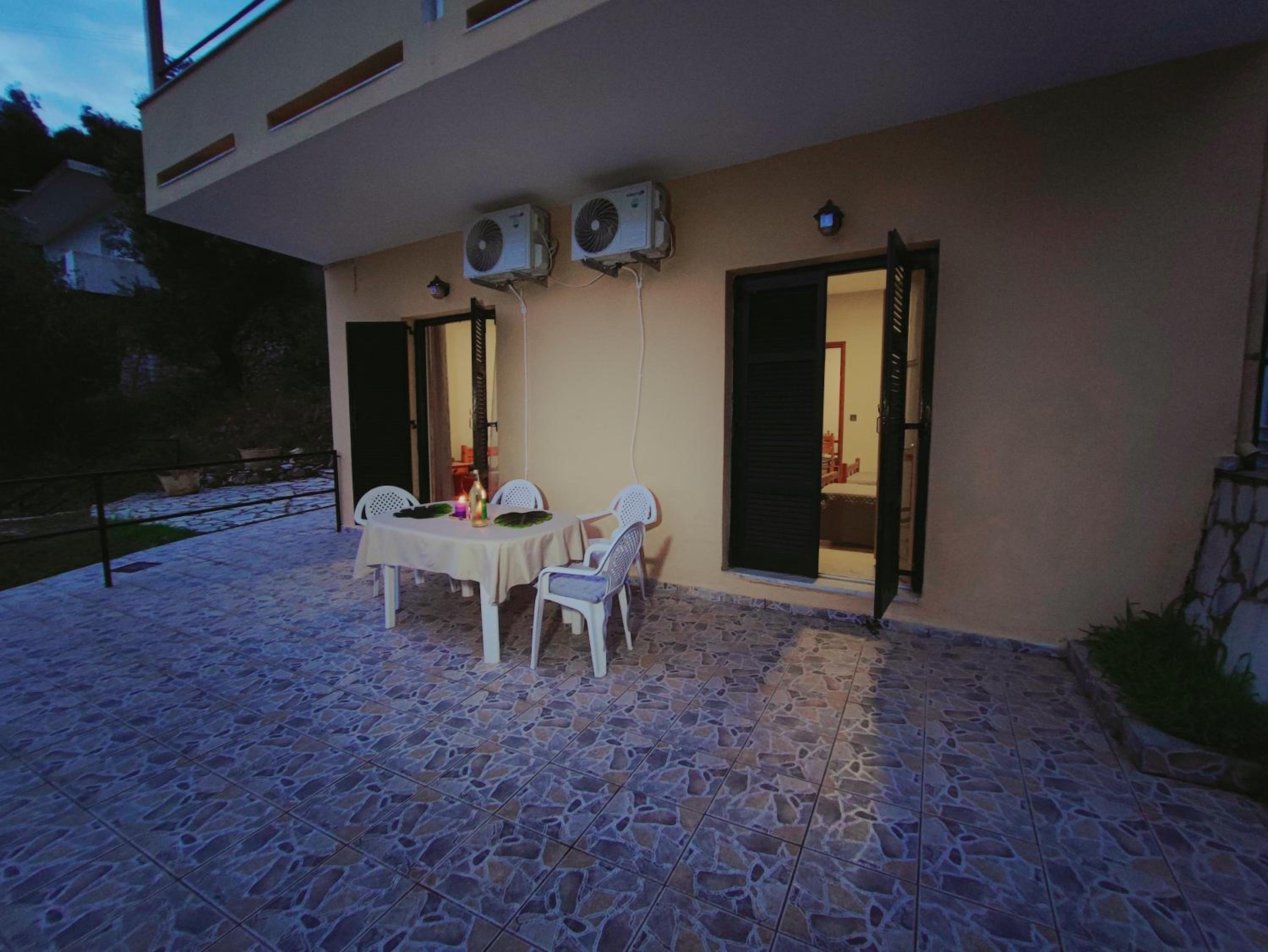 Kaminaki Seaview Apartments