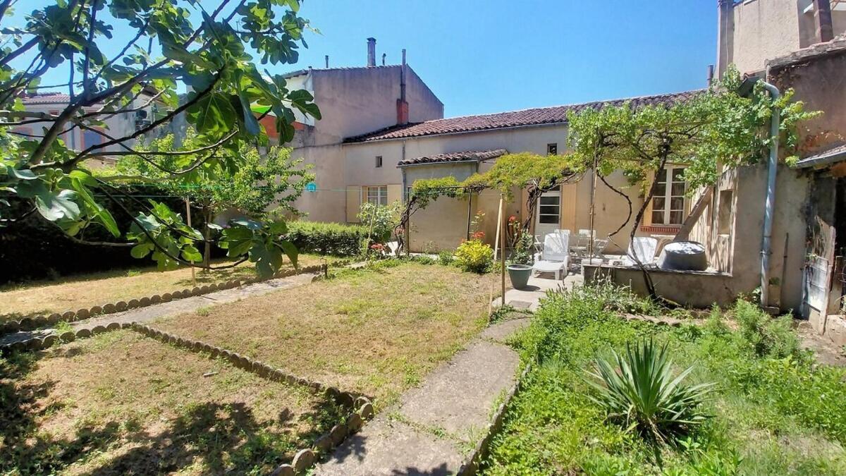 La grande maison de Suzanne et son Jardin