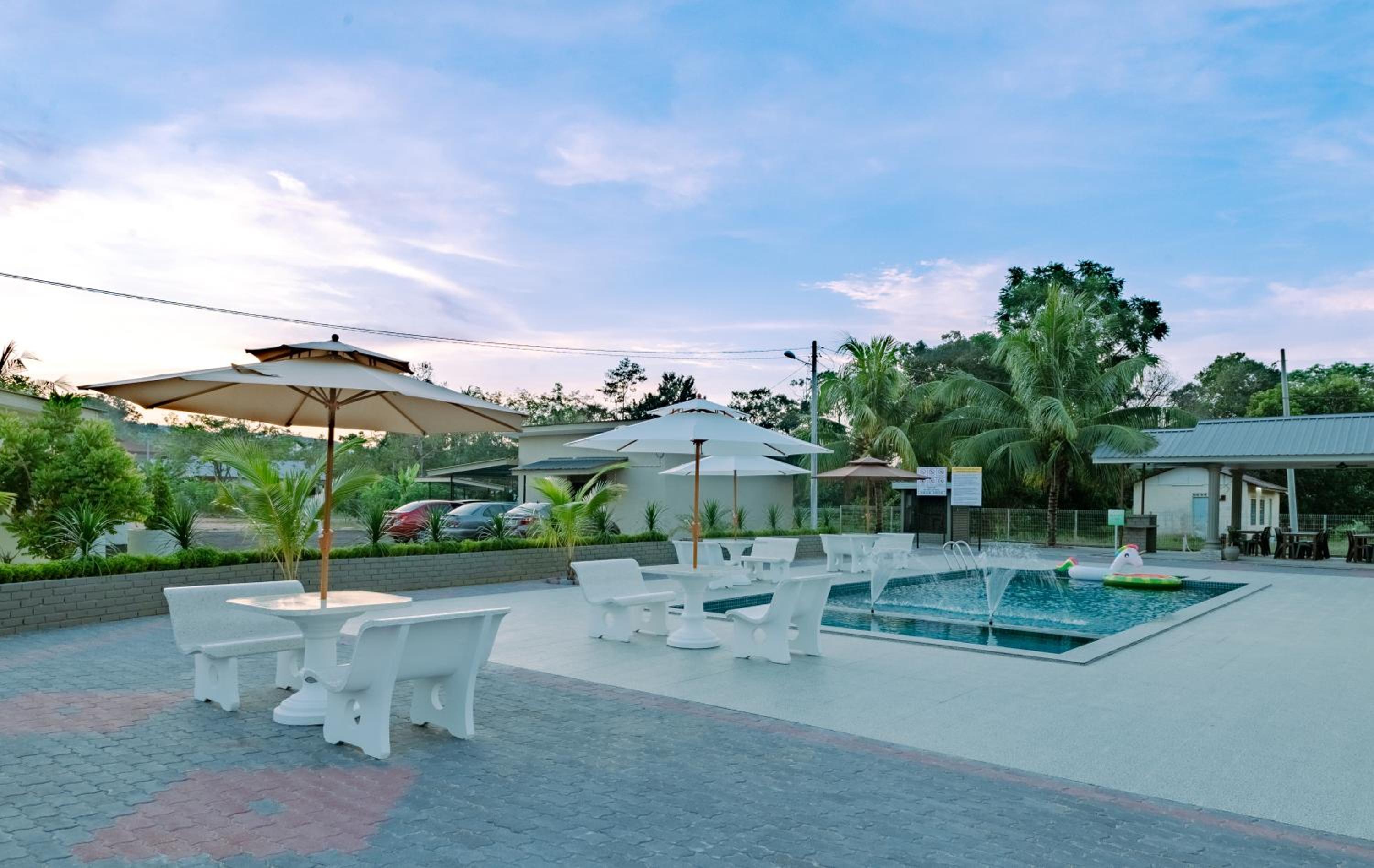 Villa Dracaena Melaka - Private Pool, Hill View, 20 minutes to Town view 2