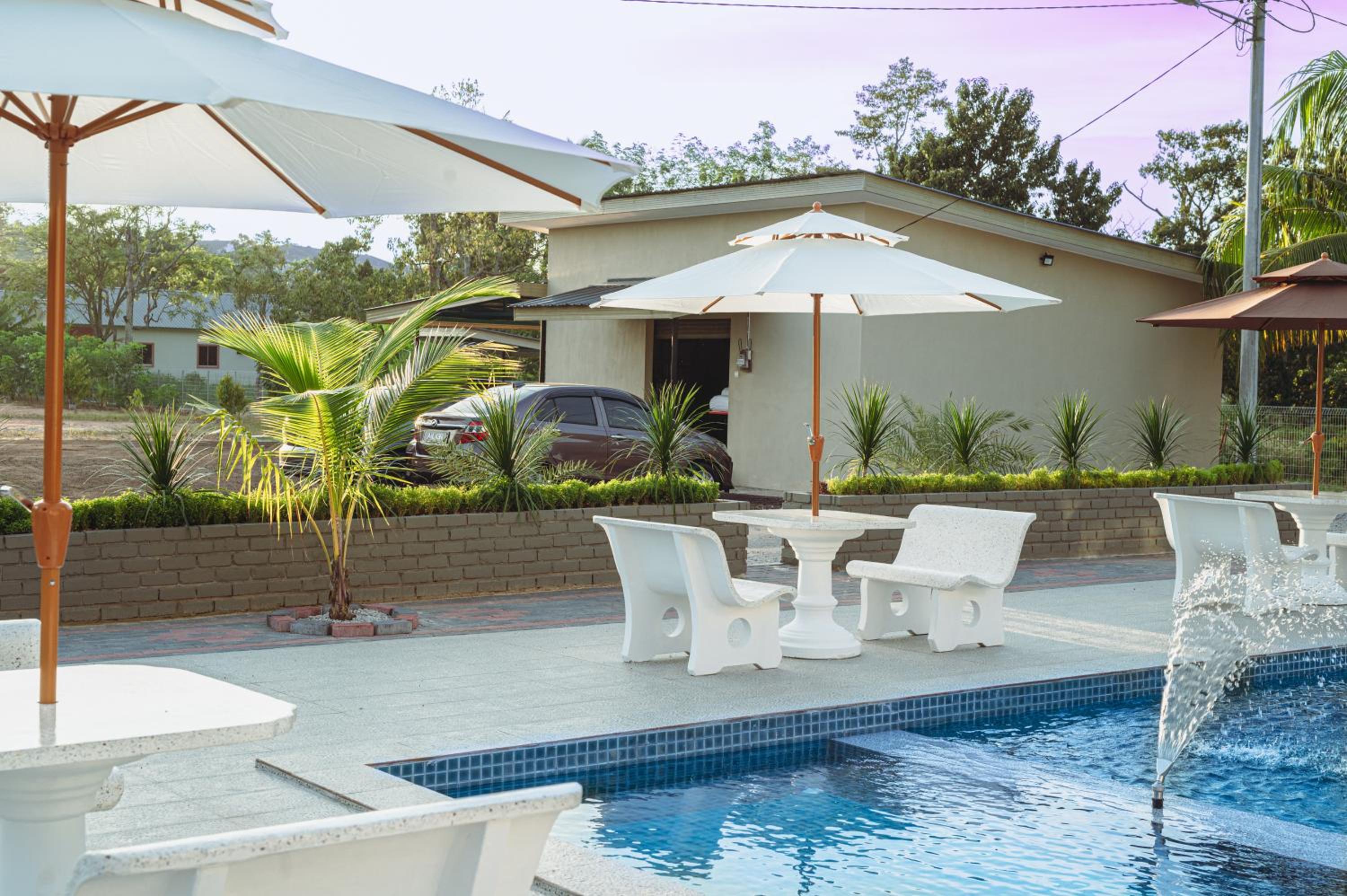 Villa Dracaena Melaka - Private Pool, Hill View, 20 minutes to Town view 3