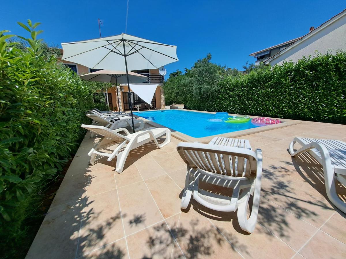 Spacious apartment in Pula for 6 persons and with a big swimming pool view 4