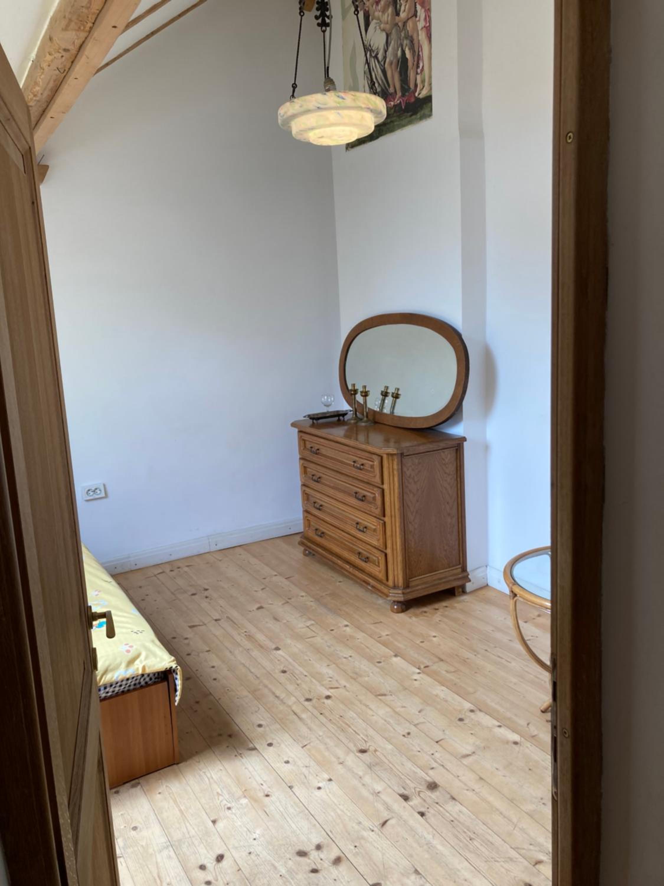 Rustic Room next to beach view 2