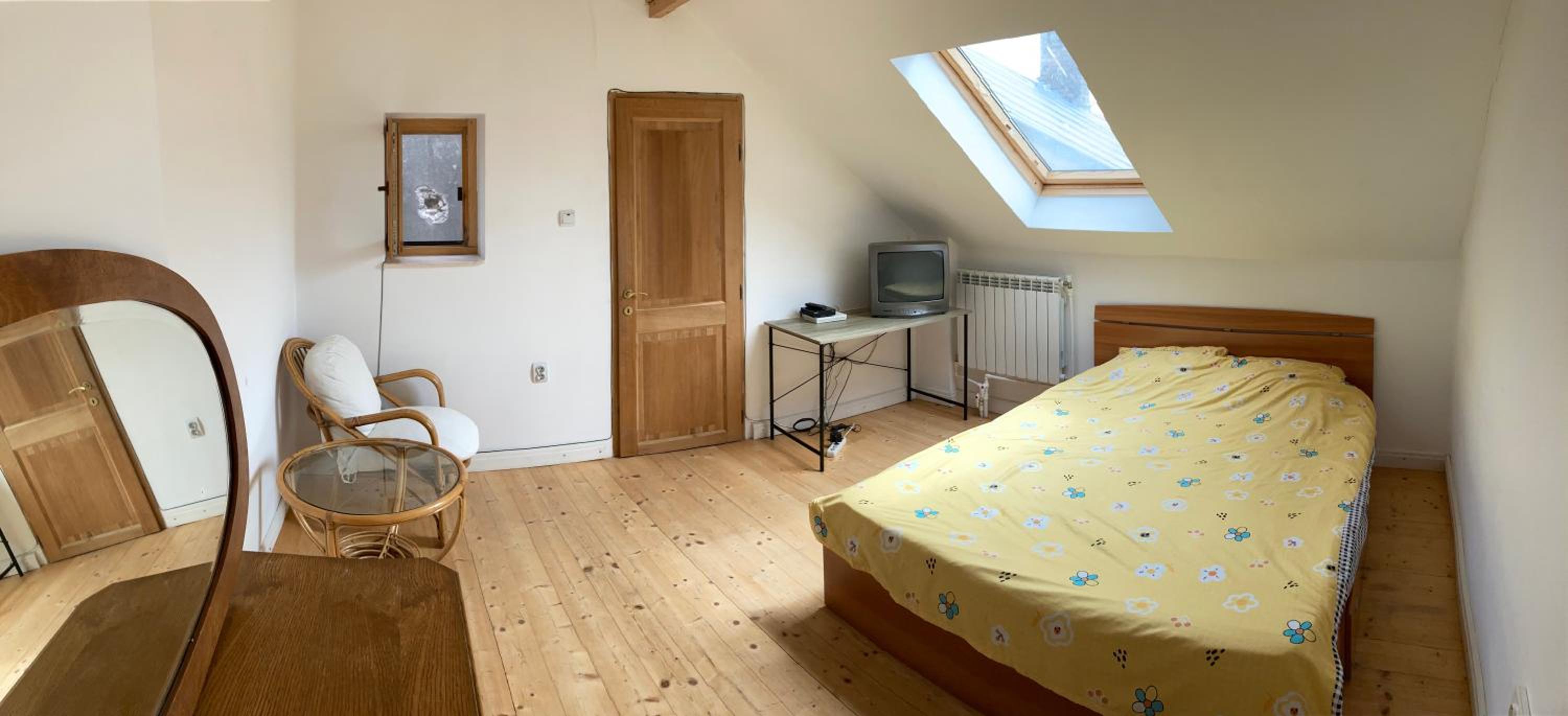 Rustic Room next to beach view 3