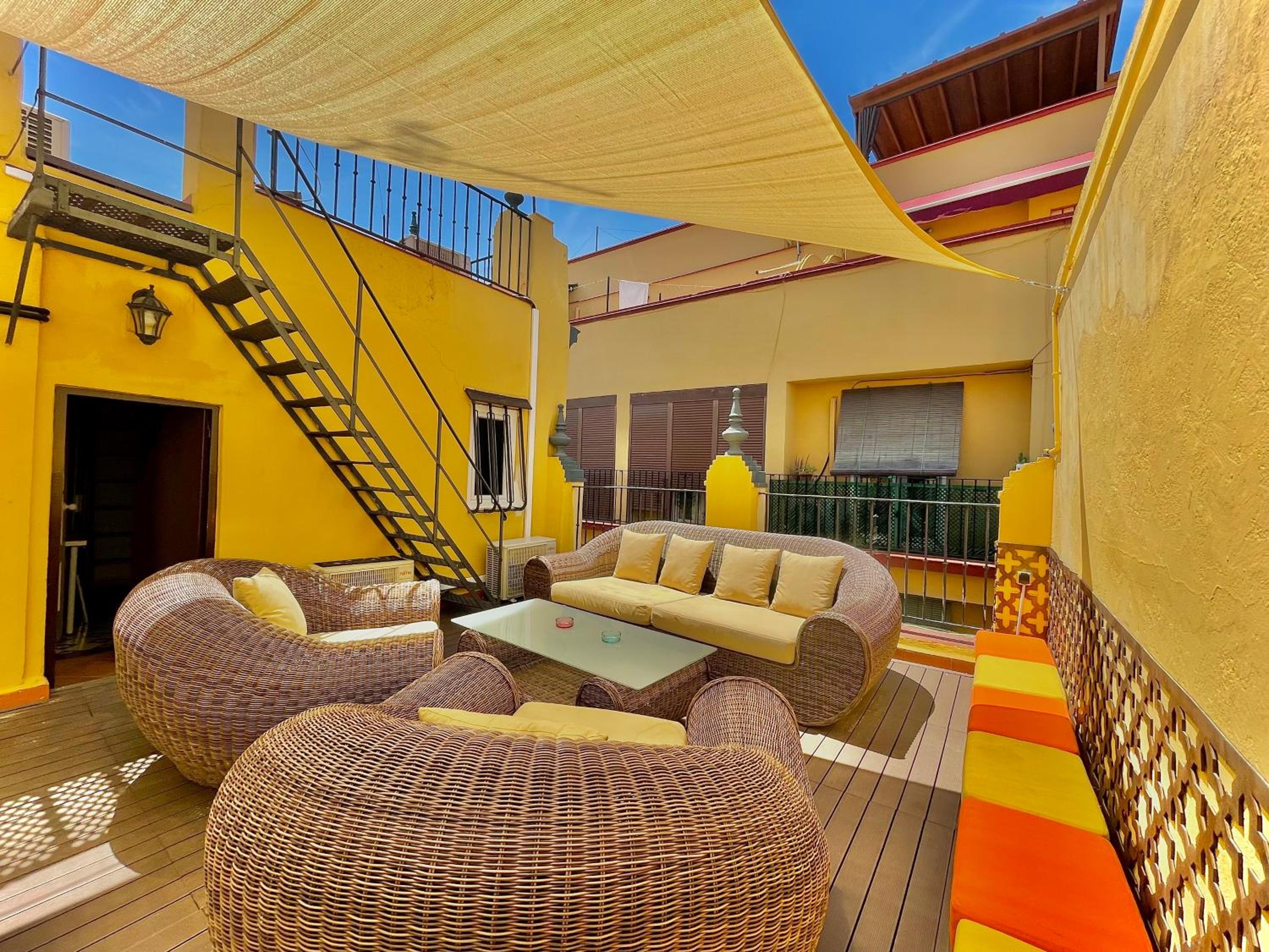 Hotel House -Rooftop&Jacuzzi -StayInSeville - Image 1
