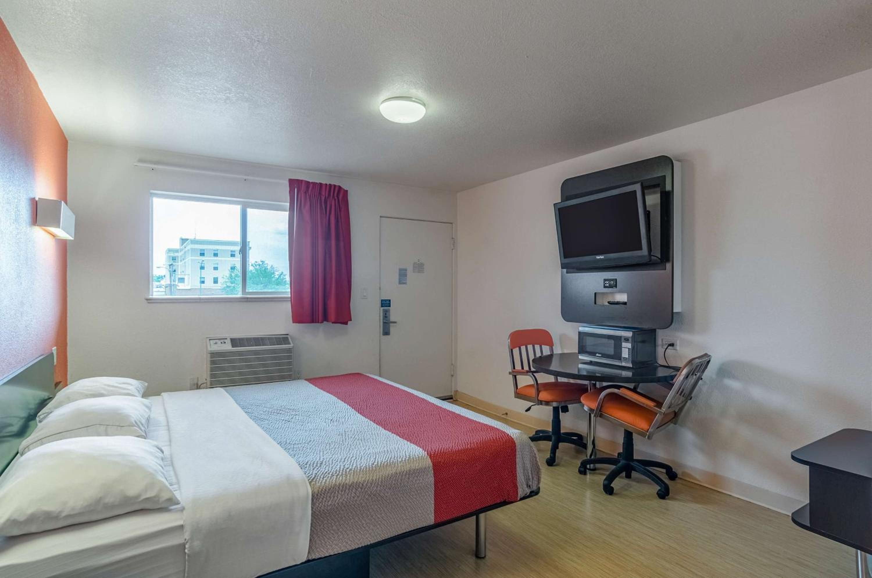 Riverton Vacations - Motel 6 Riverton WY - Property Image 3