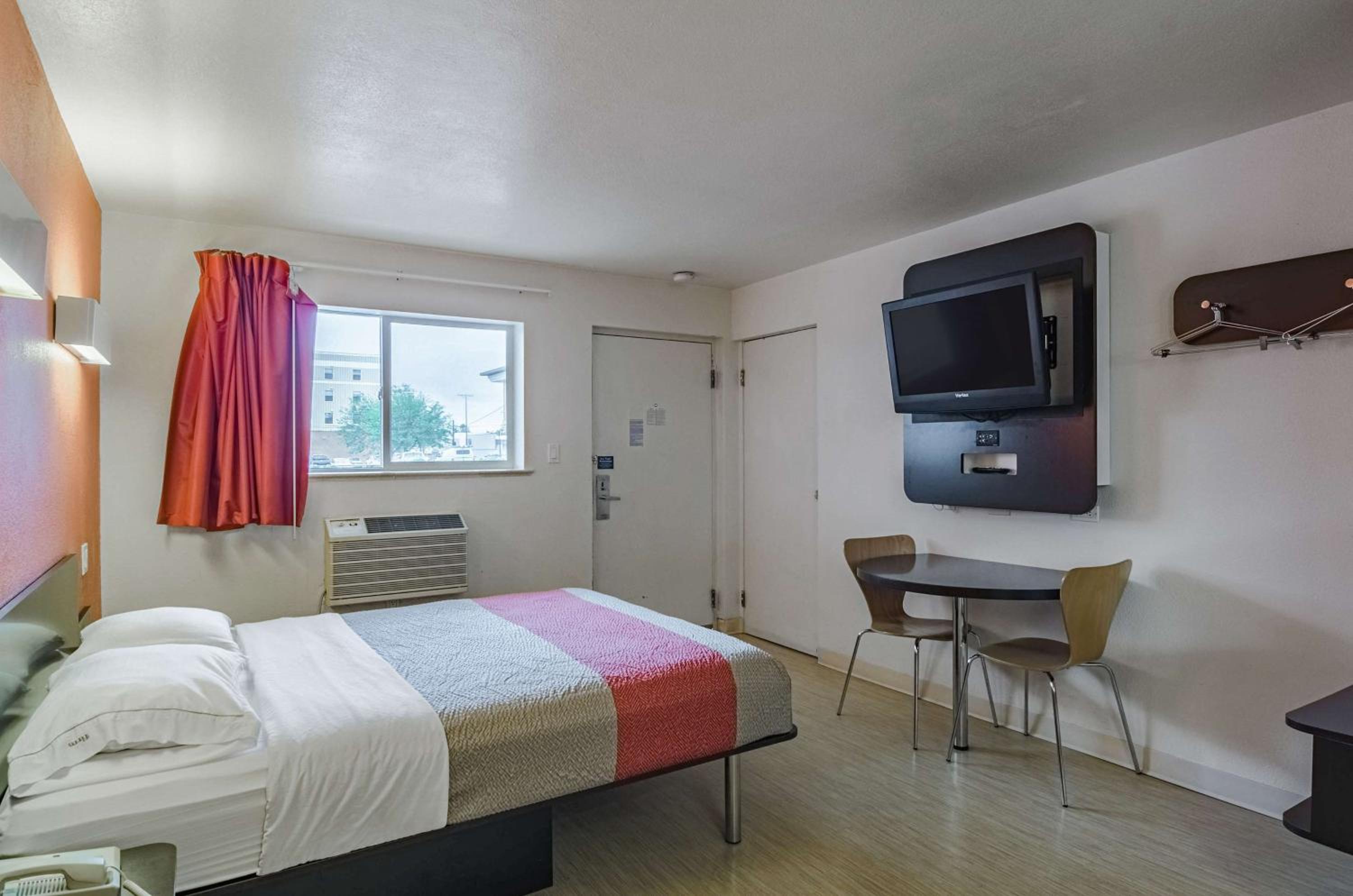 Riverton Vacations - Motel 6 Riverton WY - Property Image 7