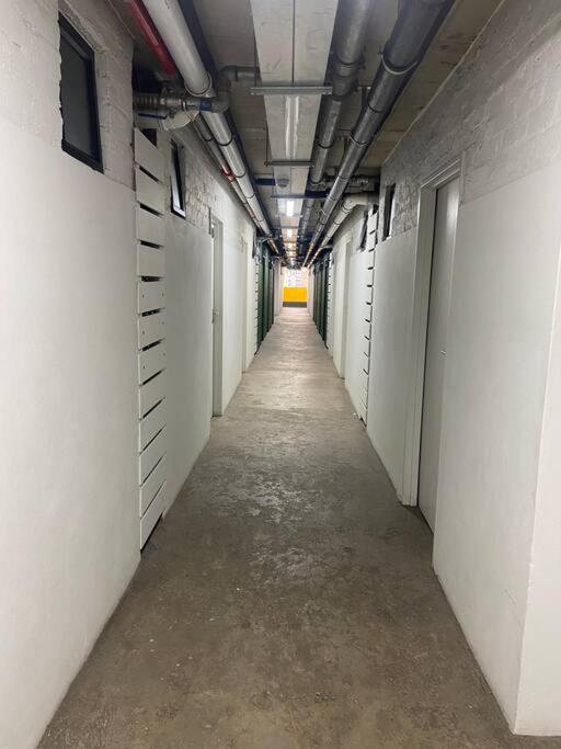 Cozy escape bachelor in Maboneng + uncapped WI-FI.