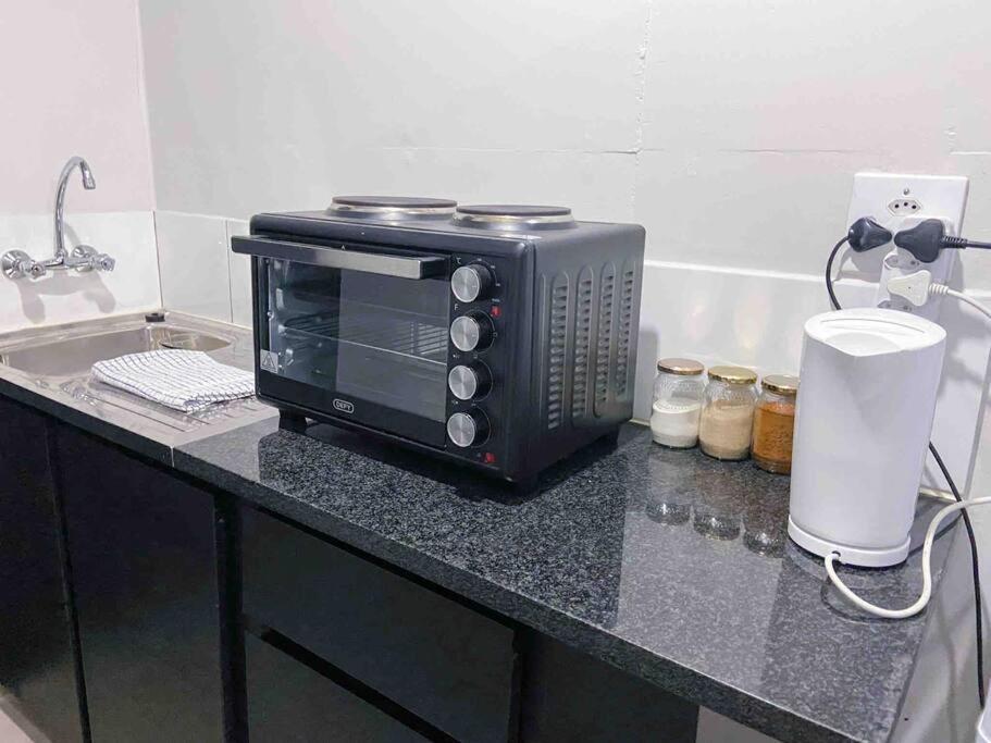 Cozy escape bachelor in Maboneng + uncapped WI-FI.