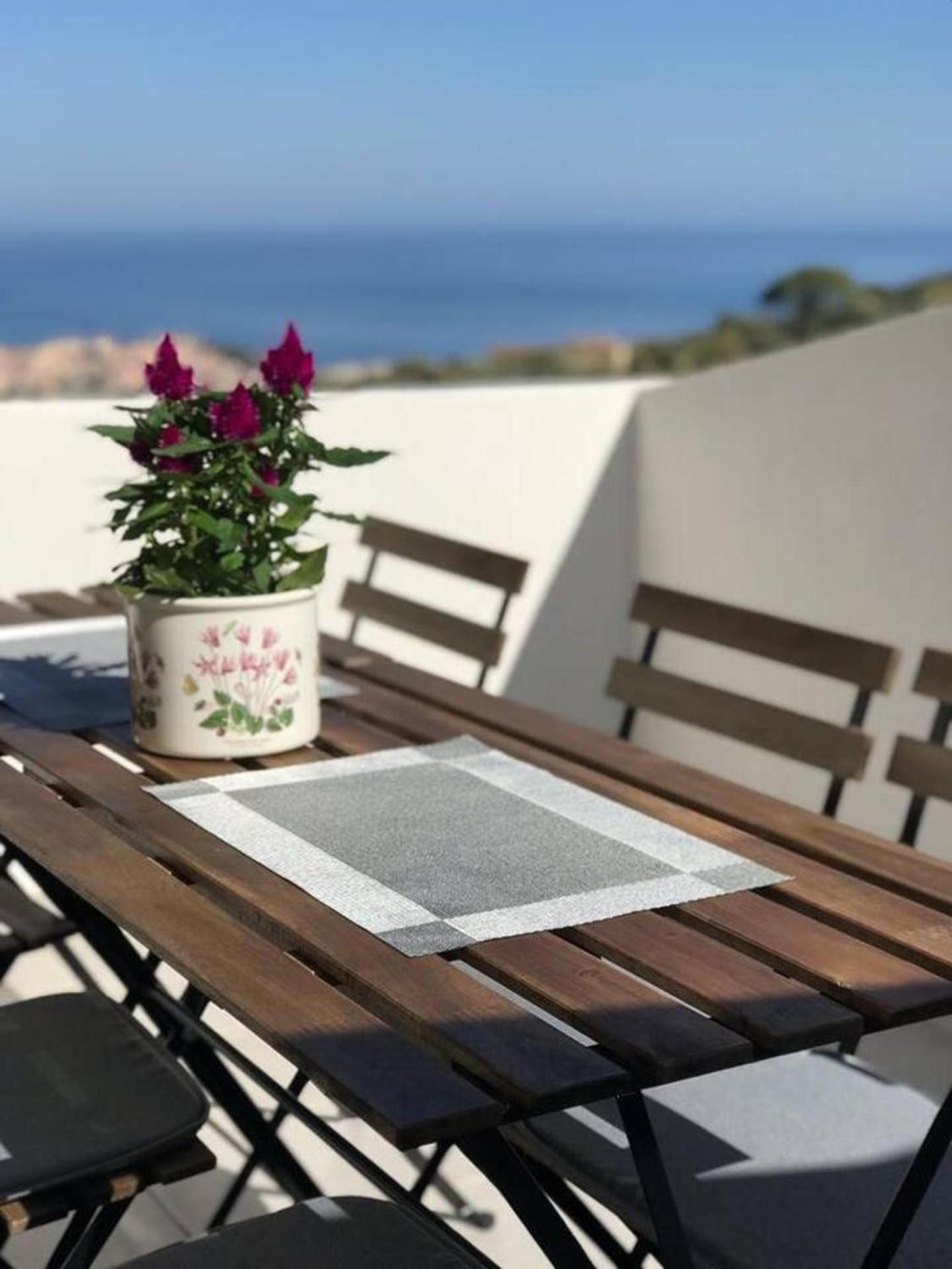 Secluded 3 bed apartment amazing views