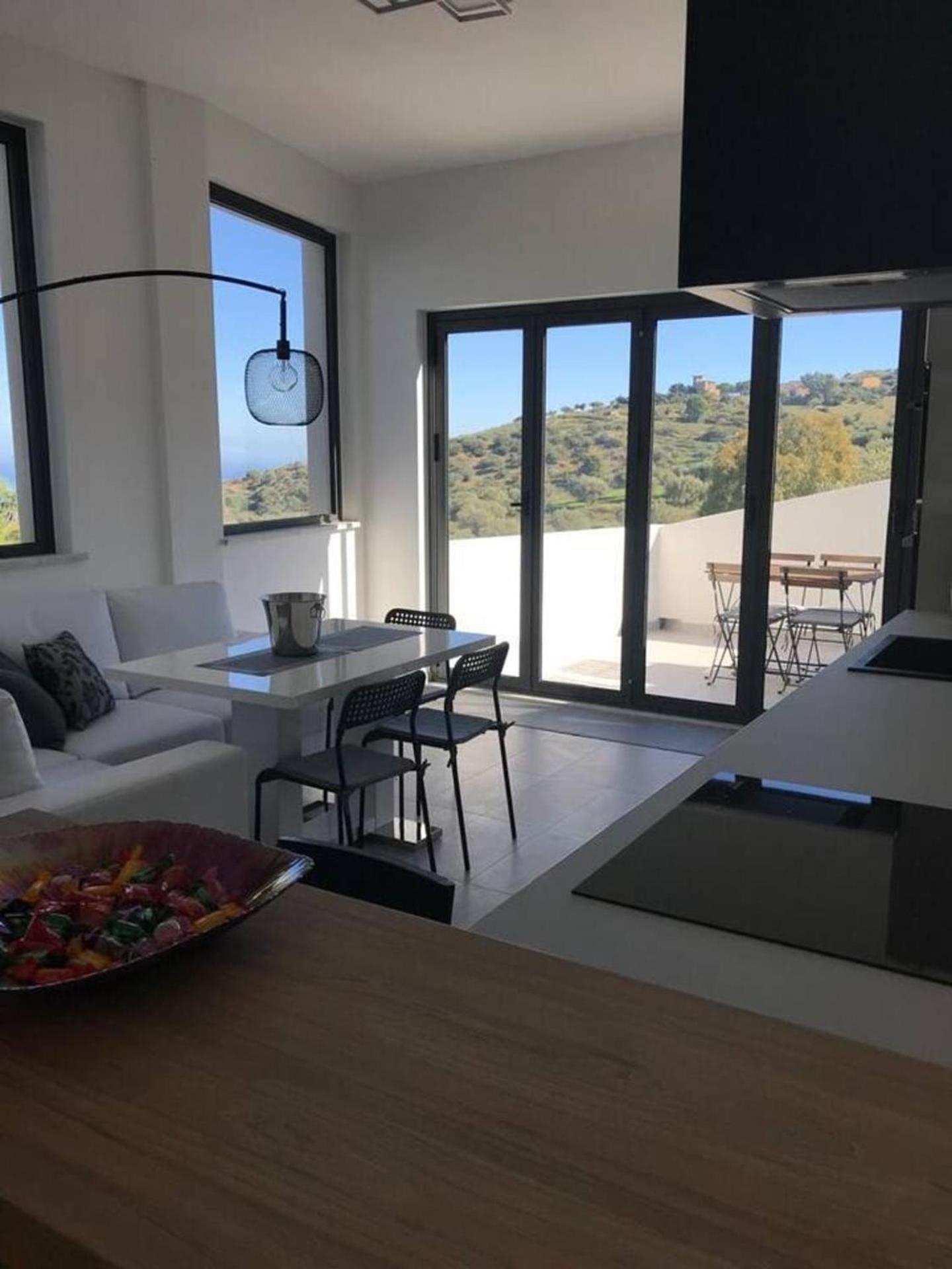 Secluded 3 bed apartment amazing views