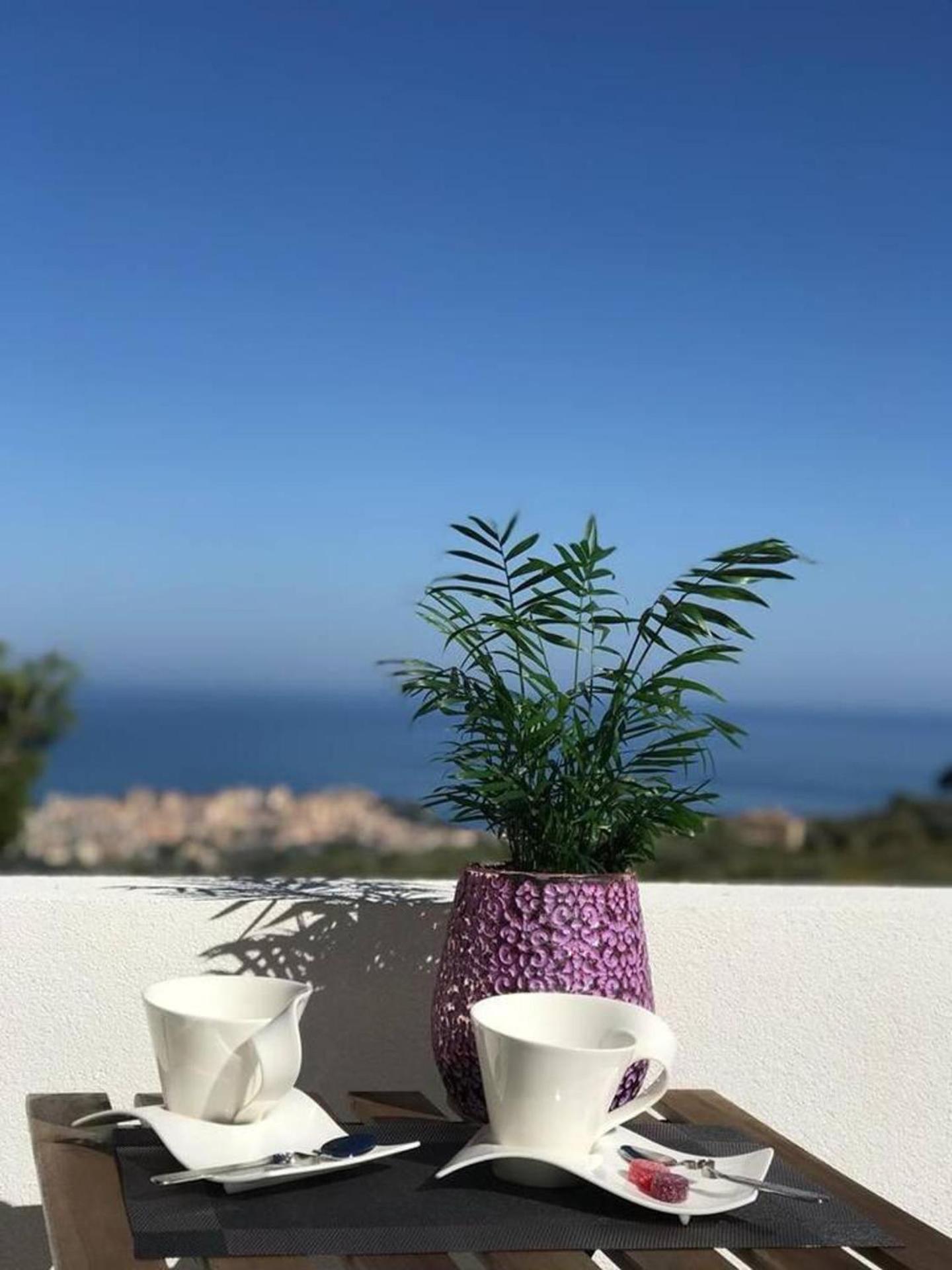 Secluded 3 bed apartment amazing views