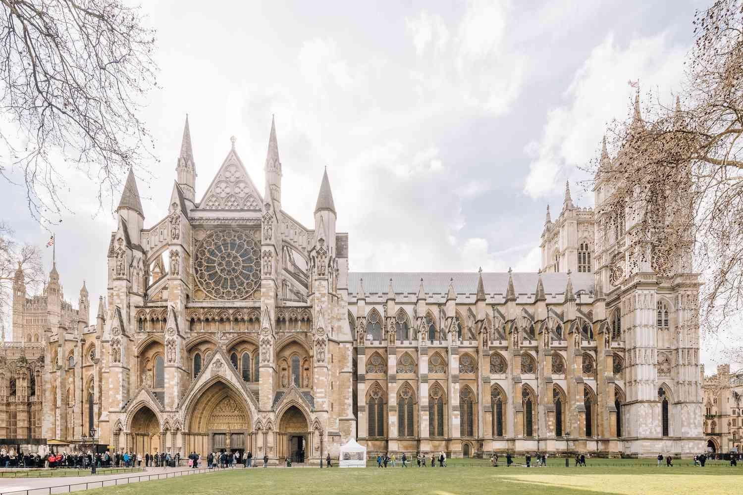 Stylish 2 bedroom apartment in Westminster Sleeps 5 with AC