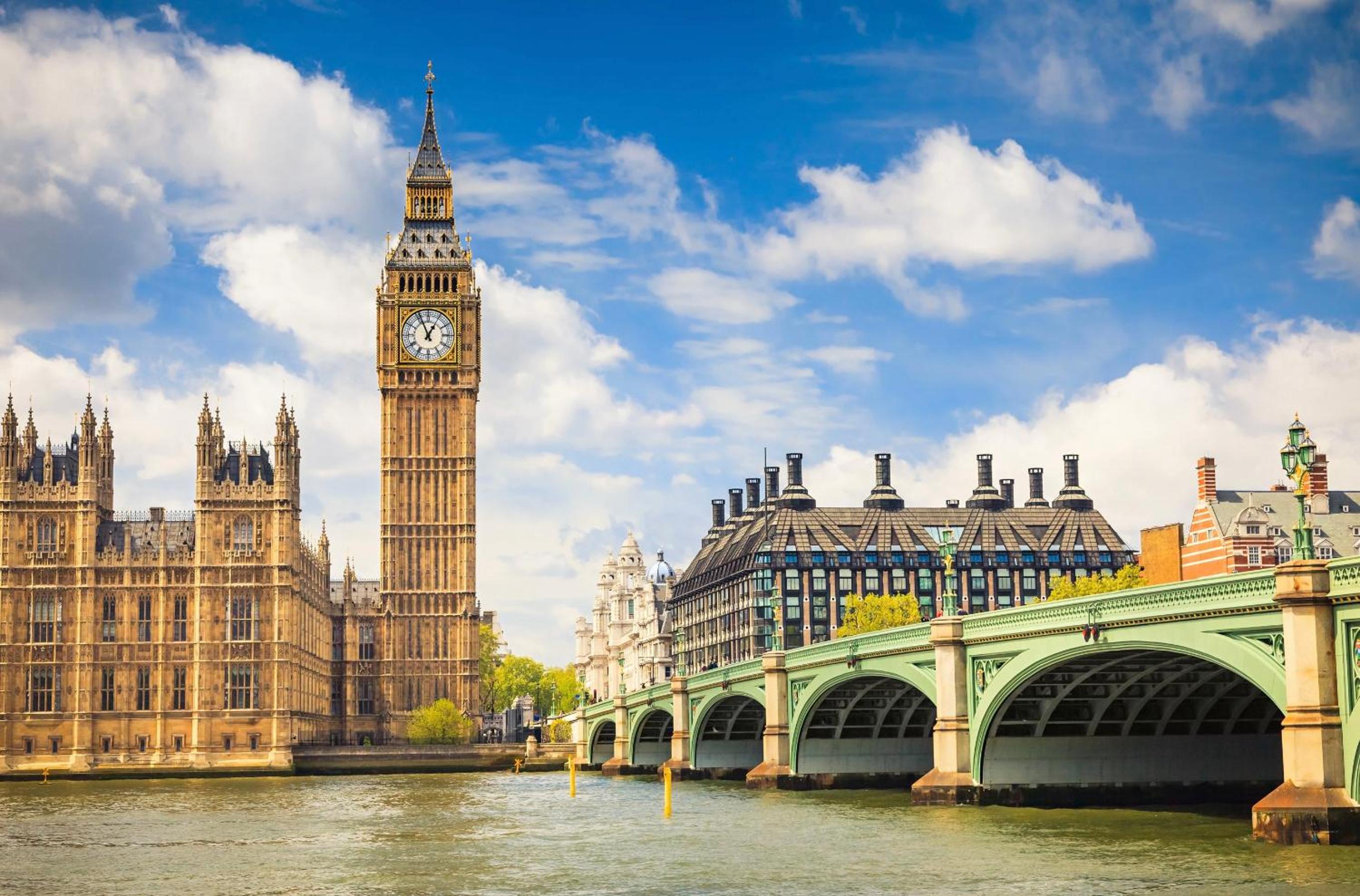 Stylish 2 bedroom apartment in Westminster Sleeps 5 with AC