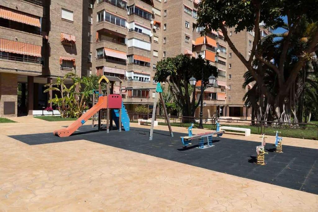 Gran apartamento, Aire acondicionado, piscina y parking gratuito