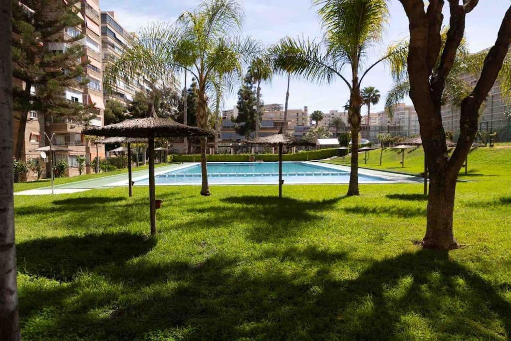 Gran apartamento, Aire acondicionado, piscina y parking gratuito