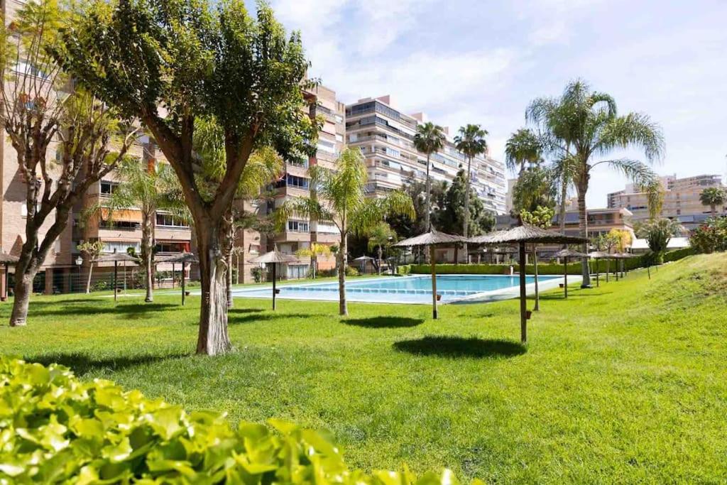 Gran apartamento, Aire acondicionado, piscina y parking gratuito