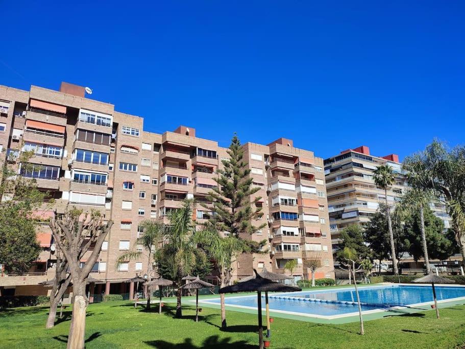 Gran apartamento, Aire acondicionado, piscina y parking gratuito