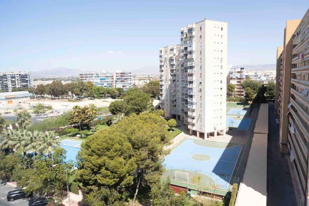 Gran apartamento, Aire acondicionado, piscina y parking gratuito