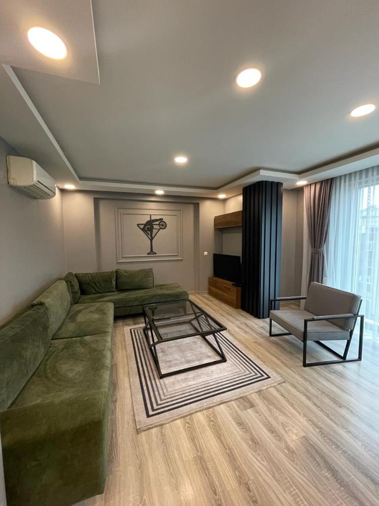 On4 Rooms & Suites - Image 12