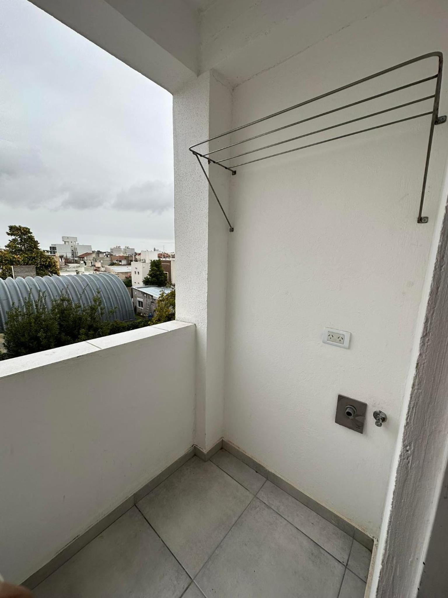 Departamento por día para 4 personas con cochera cubierta en Bahía Blanca