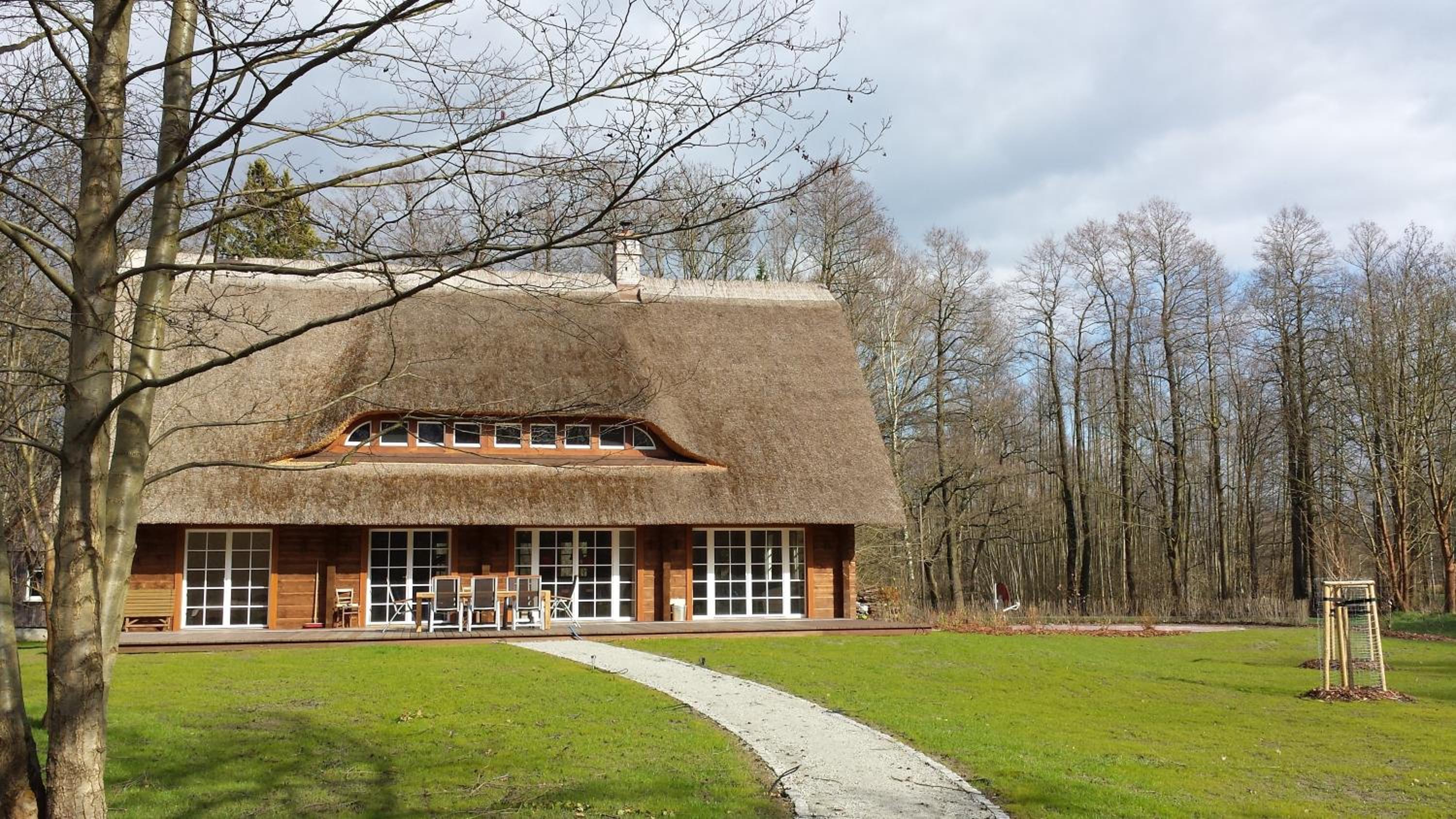 Exklusives Holzhaus view 2