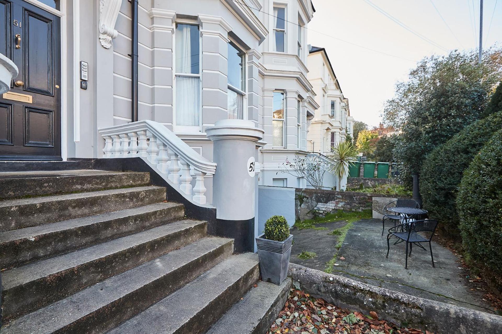 Gorgeous Sea View Apartment 5 mins To The Beach view 2