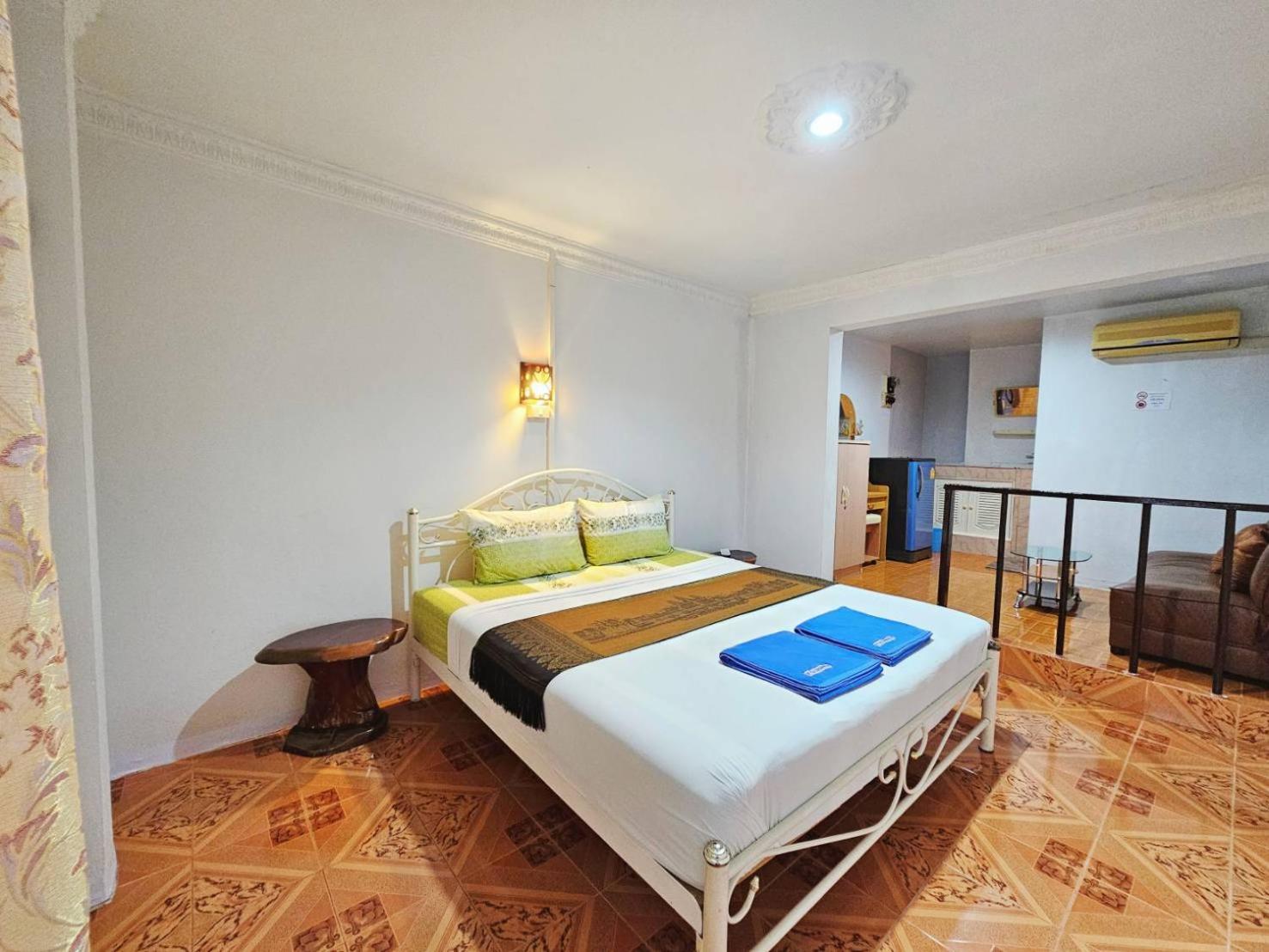 P.California Inter Hostel