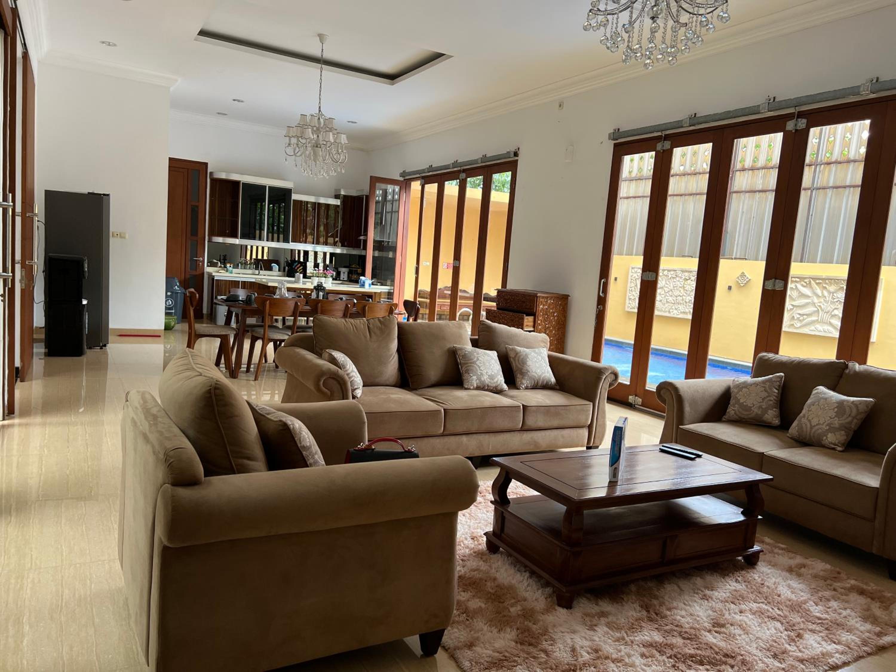 Cozy villa with swimming Pool in Sentul