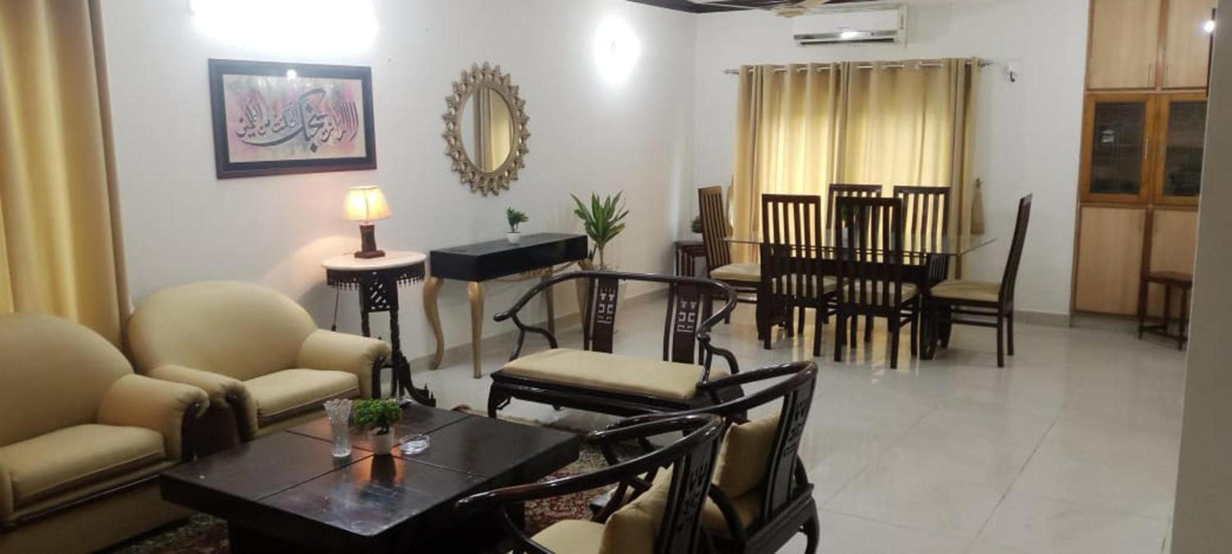 Impeccable 3-Bed Apartment in Lahore view 3